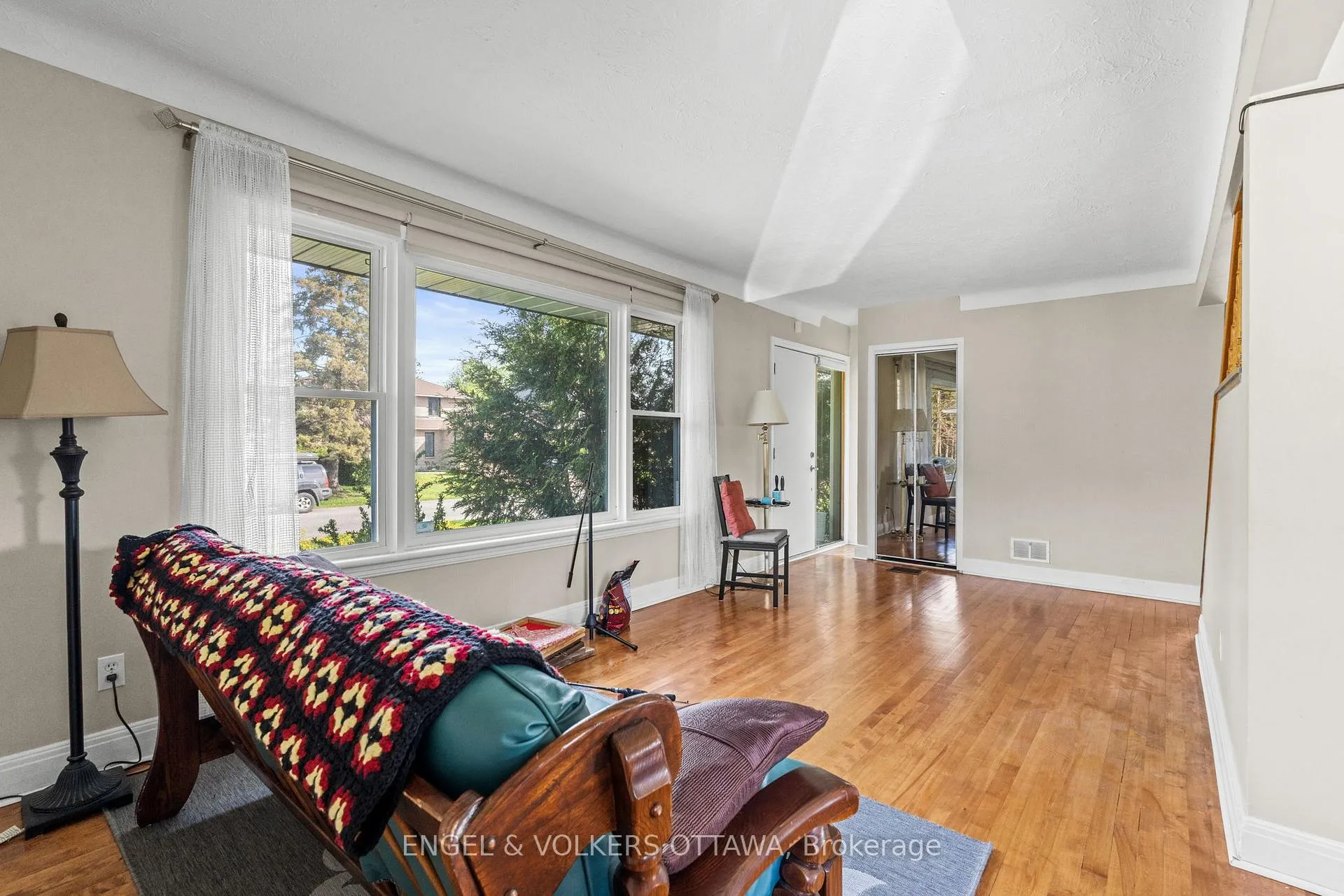 Photo 10 of 1372 Ridgedale Street, Ottawa, Emerald Woods/Sawmill Creek — HOMEH