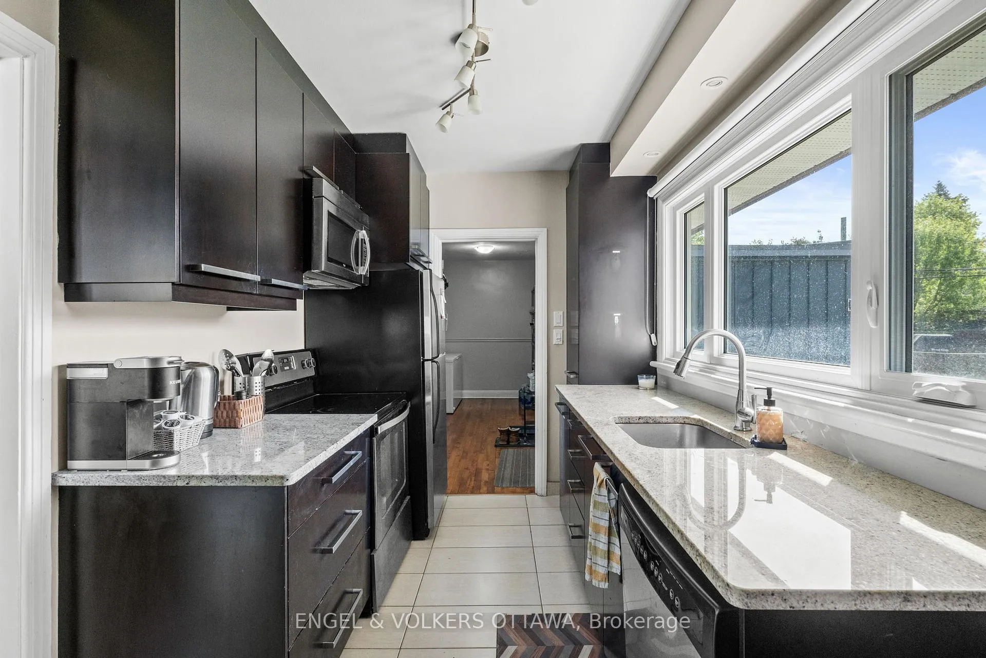 Photo 11 of 1372 Ridgedale Street, Ottawa, Emerald Woods/Sawmill Creek — HOMEH