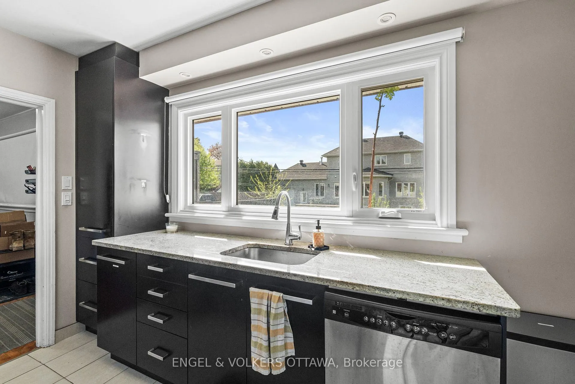 Photo 13 of 1372 Ridgedale Street, Ottawa, Emerald Woods/Sawmill Creek — HOMEH