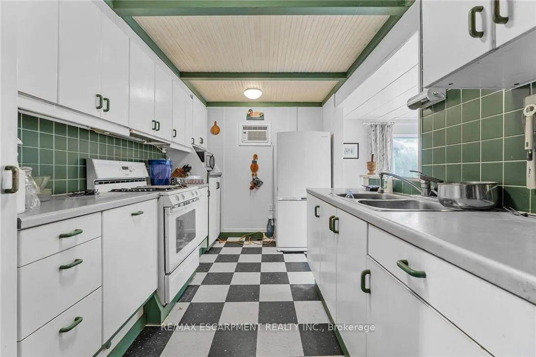 Photo 17 of 614 Golf Club Road, Hamilton, Rural Glanbrook — HOMEH