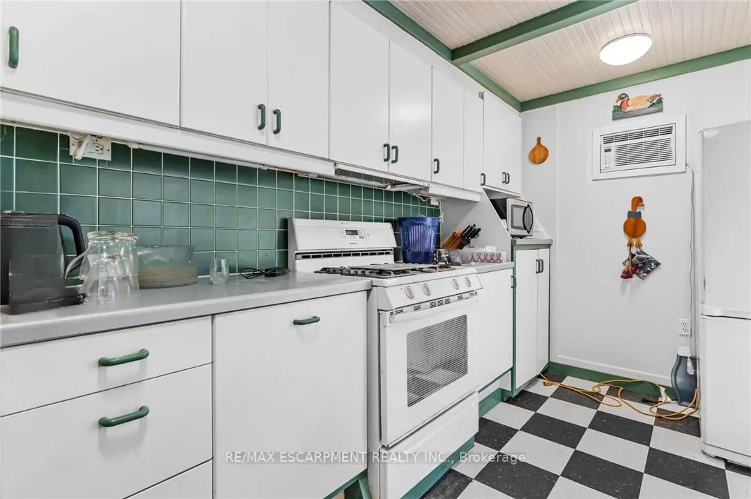 Photo 18 of 614 Golf Club Road, Hamilton, Rural Glanbrook — HOMEH