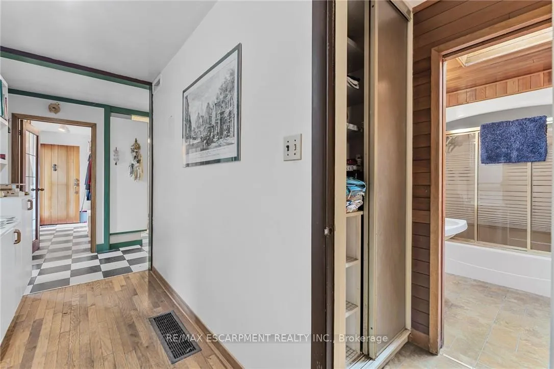 Photo 25 of 614 Golf Club Road, Hamilton, Rural Glanbrook — HOMEH