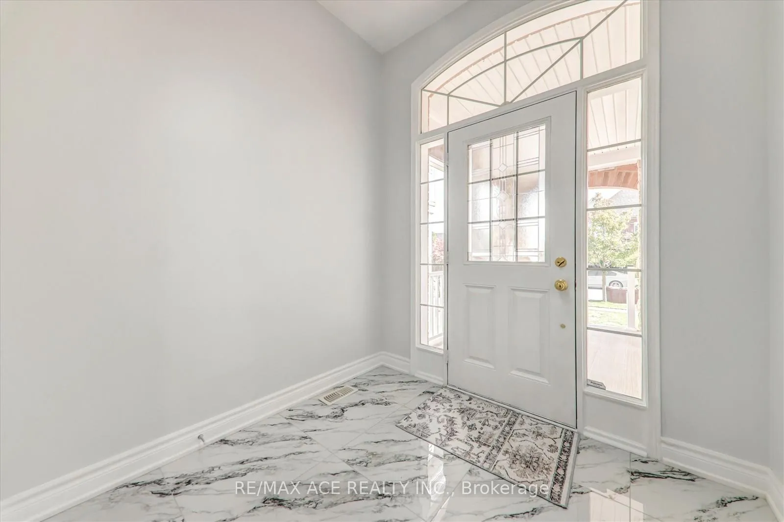 Photo 6 of 836 Fetchison Drive, Oshawa, Taunton — HOMEH