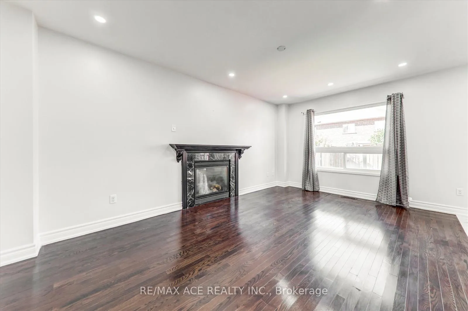 Photo 9 of 836 Fetchison Drive, Oshawa, Taunton — HOMEH