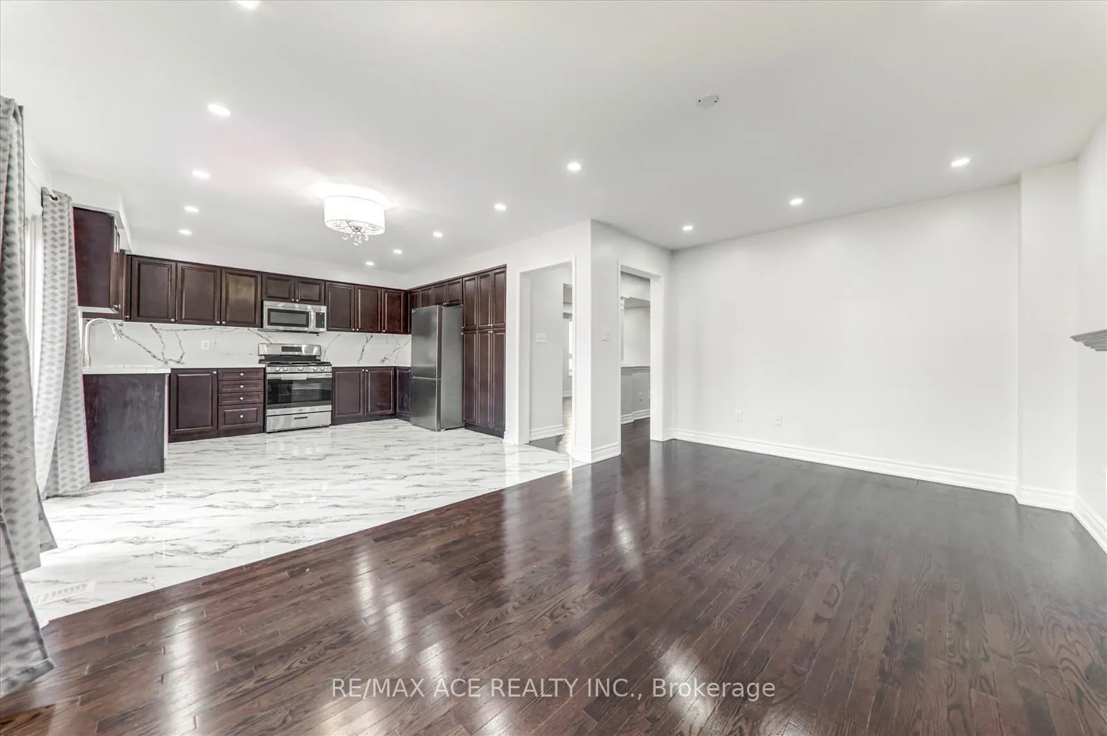 Photo 10 of 836 Fetchison Drive, Oshawa, Taunton — HOMEH
