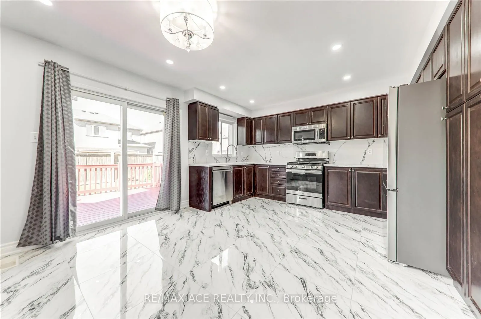 Photo 12 of 836 Fetchison Drive, Oshawa, Taunton — HOMEH