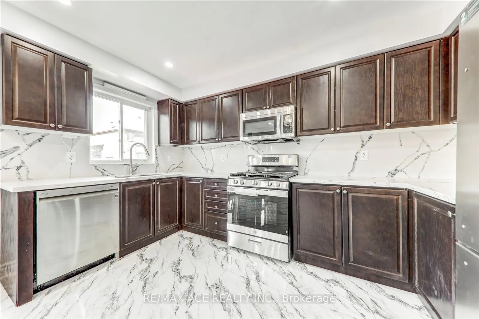 Photo 13 of 836 Fetchison Drive, Oshawa, Taunton — HOMEH
