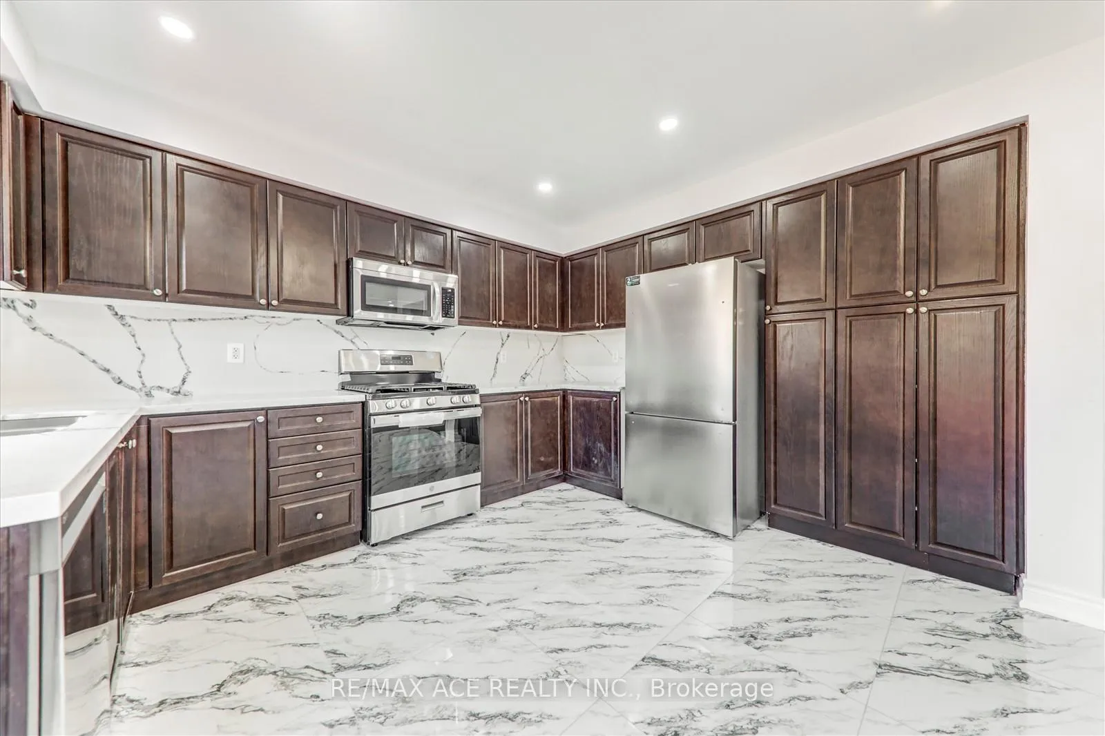Photo 14 of 836 Fetchison Drive, Oshawa, Taunton — HOMEH