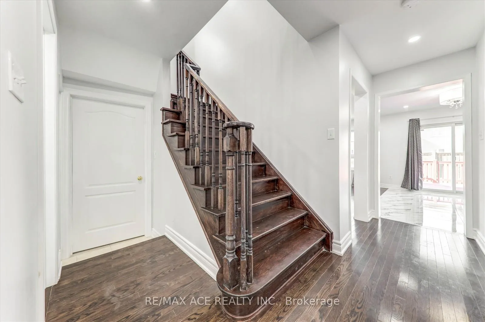 Photo 17 of 836 Fetchison Drive, Oshawa, Taunton — HOMEH