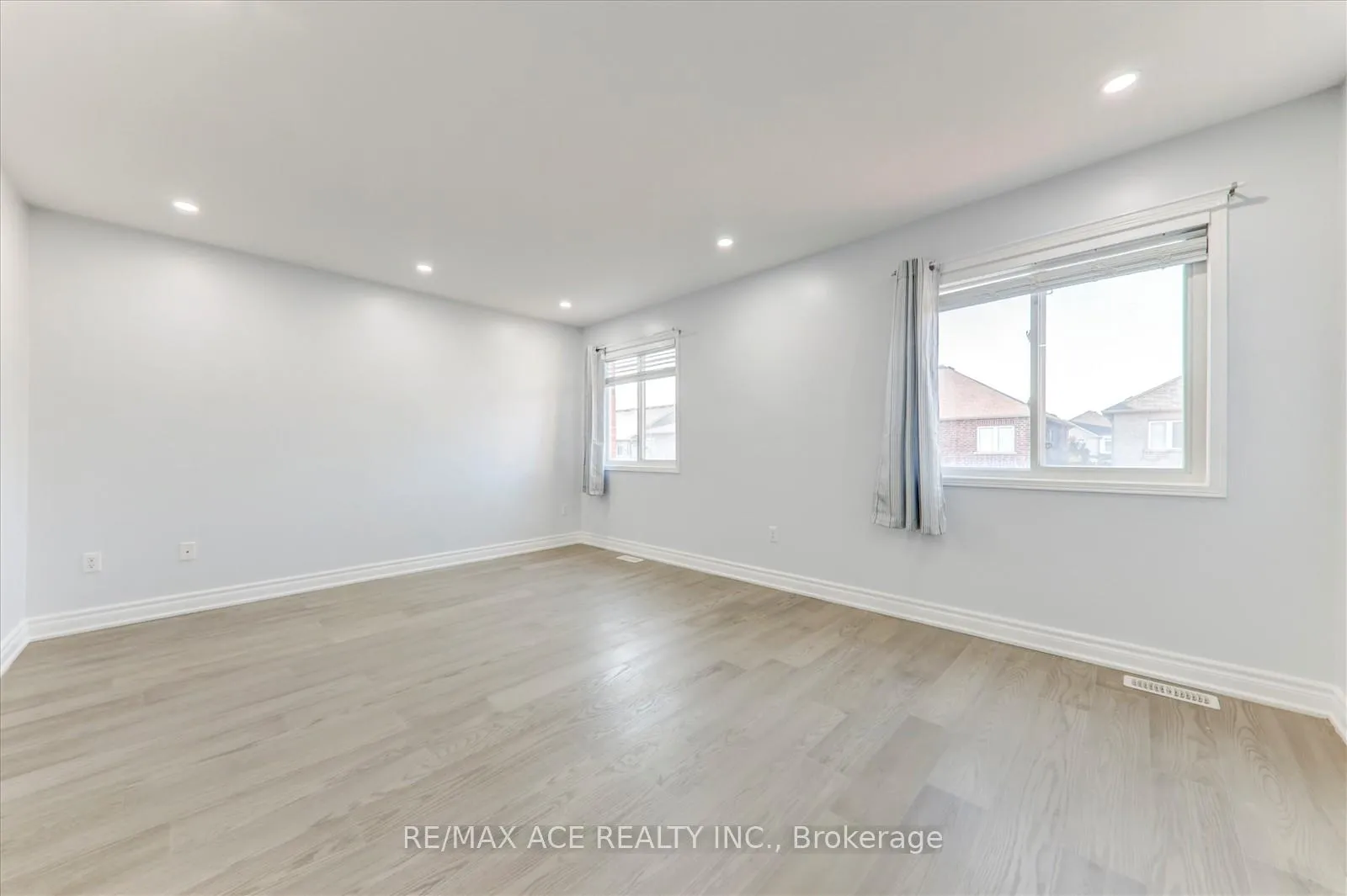 Photo 19 of 836 Fetchison Drive, Oshawa, Taunton — HOMEH