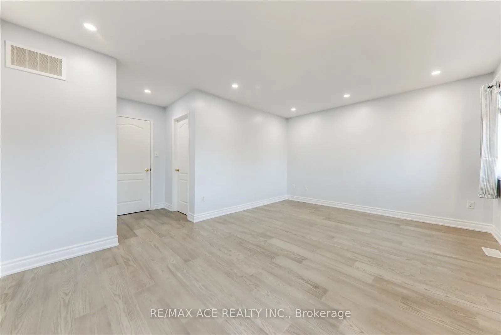Photo 21 of 836 Fetchison Drive, Oshawa, Taunton — HOMEH