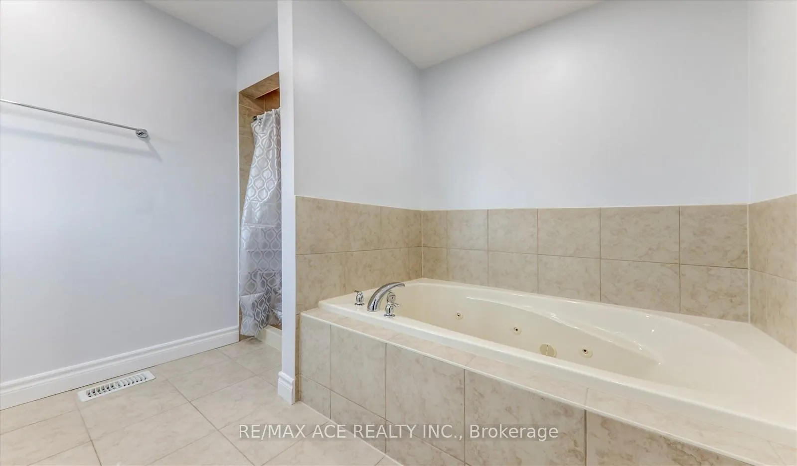 Photo 23 of 836 Fetchison Drive, Oshawa, Taunton — HOMEH