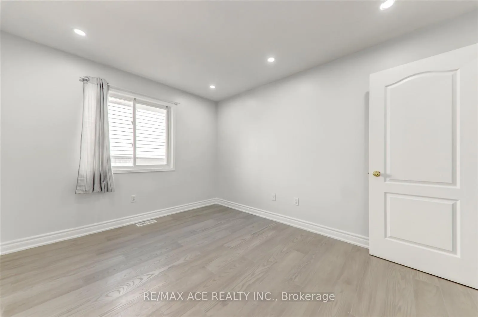 Photo 30 of 836 Fetchison Drive, Oshawa, Taunton — HOMEH