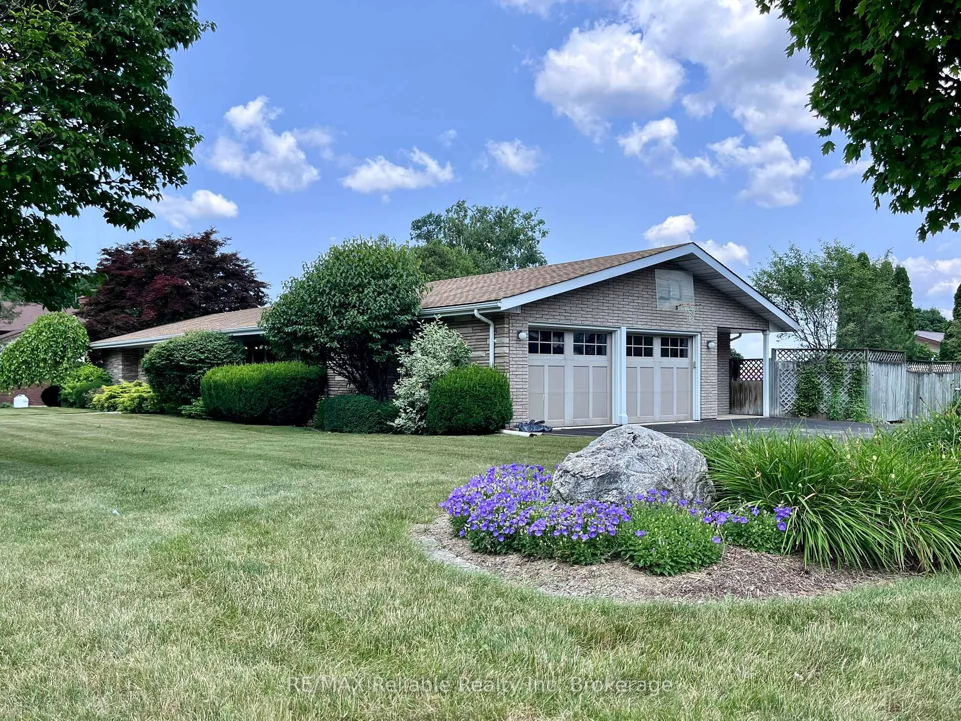 Photo 3 of 141 Charles Street, North Huron, Wingham — HOMEH