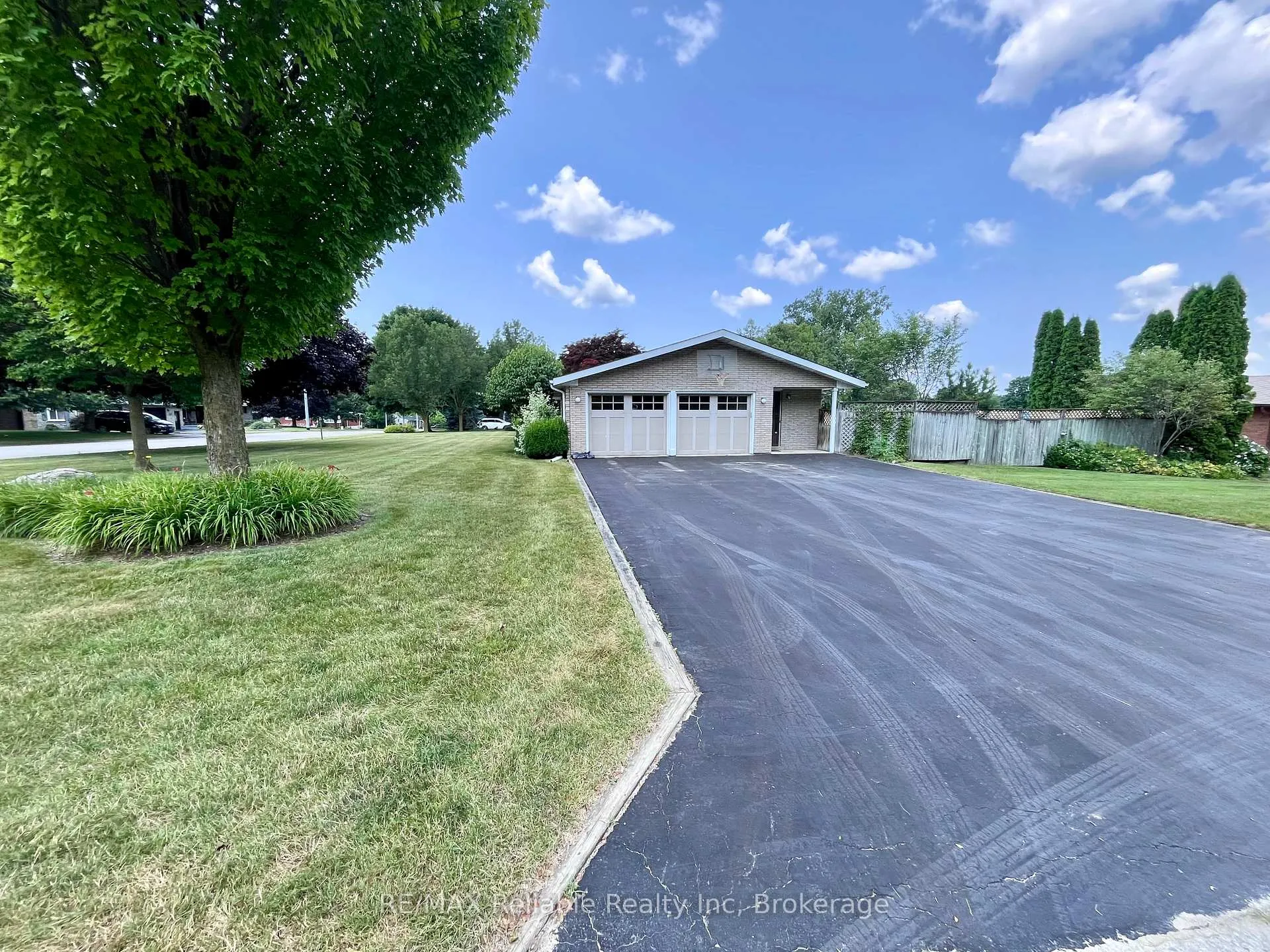 Photo 4 of 141 Charles Street, North Huron, Wingham — HOMEH