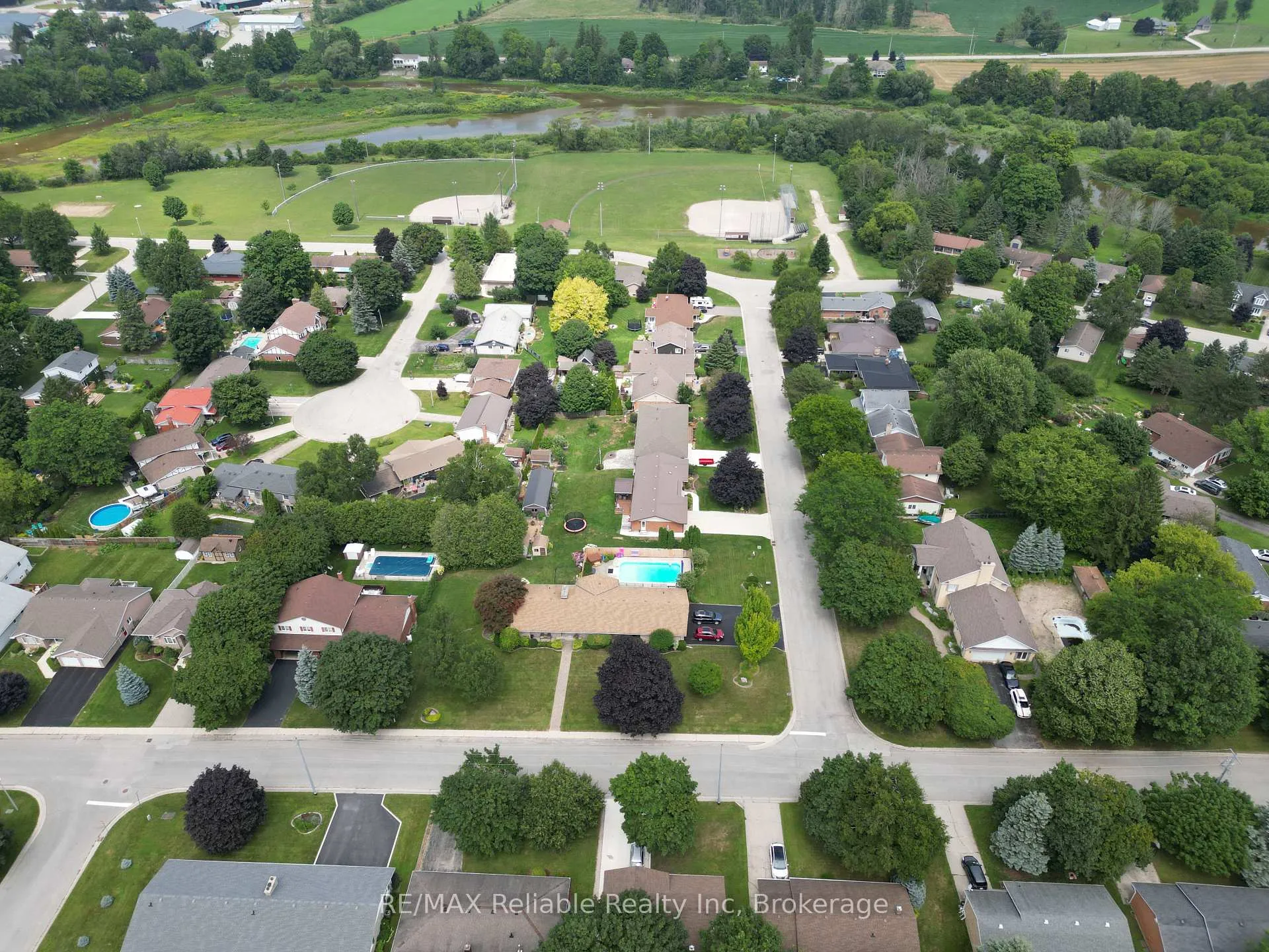 Photo 5 of 141 Charles Street, North Huron, Wingham — HOMEH