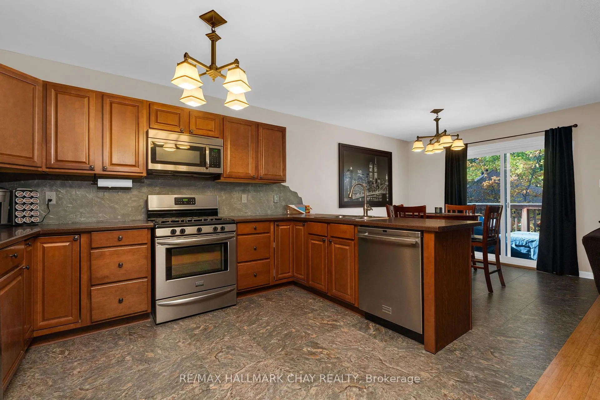 Photo 7 of 38 Rose Valley Way, Wasaga Beach — HOMEH