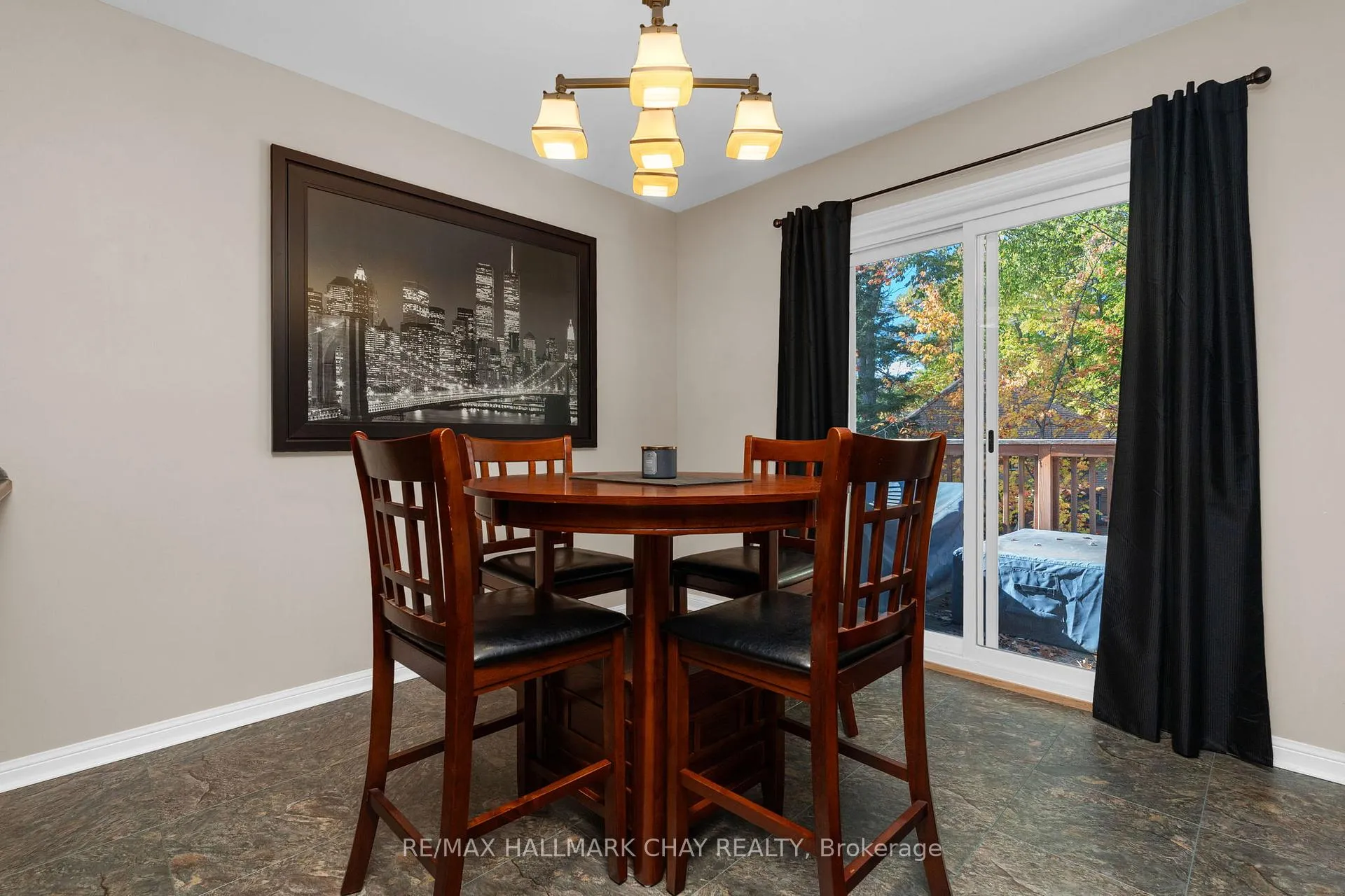 Photo 10 of 38 Rose Valley Way, Wasaga Beach — HOMEH