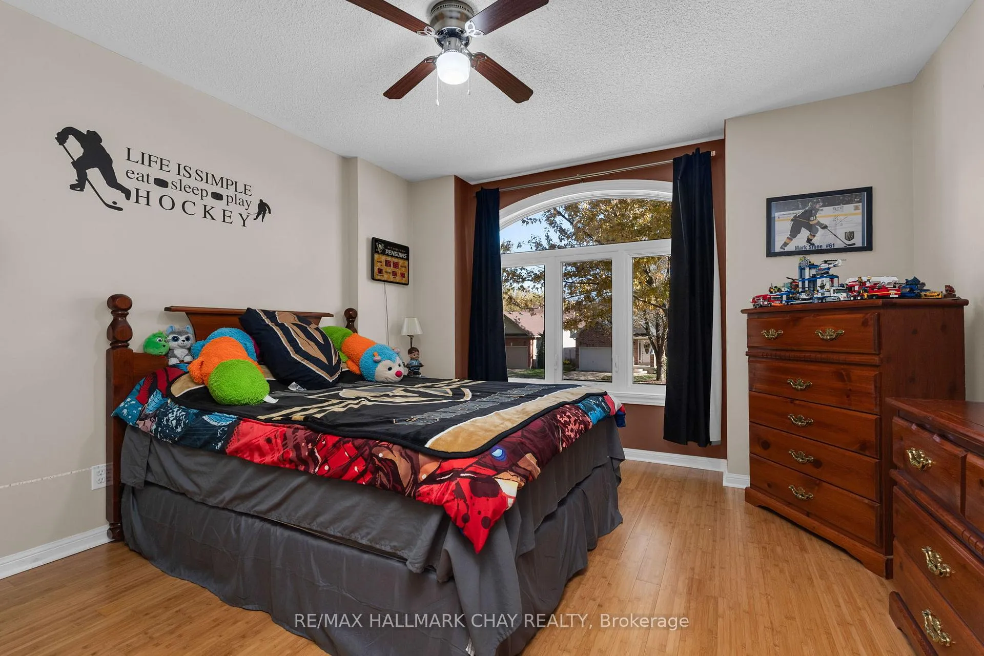 Photo 19 of 38 Rose Valley Way, Wasaga Beach — HOMEH