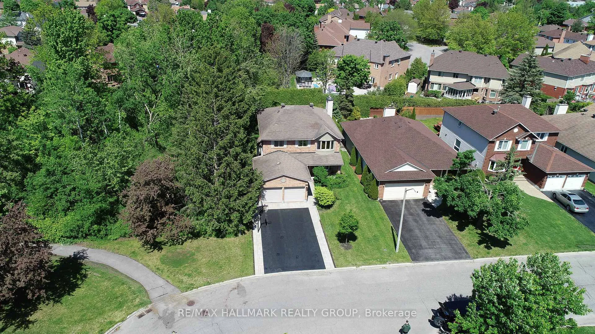 Photo 3 of 25 Claudet Crescent, Ottawa, Hunt Club Park — HOMEH