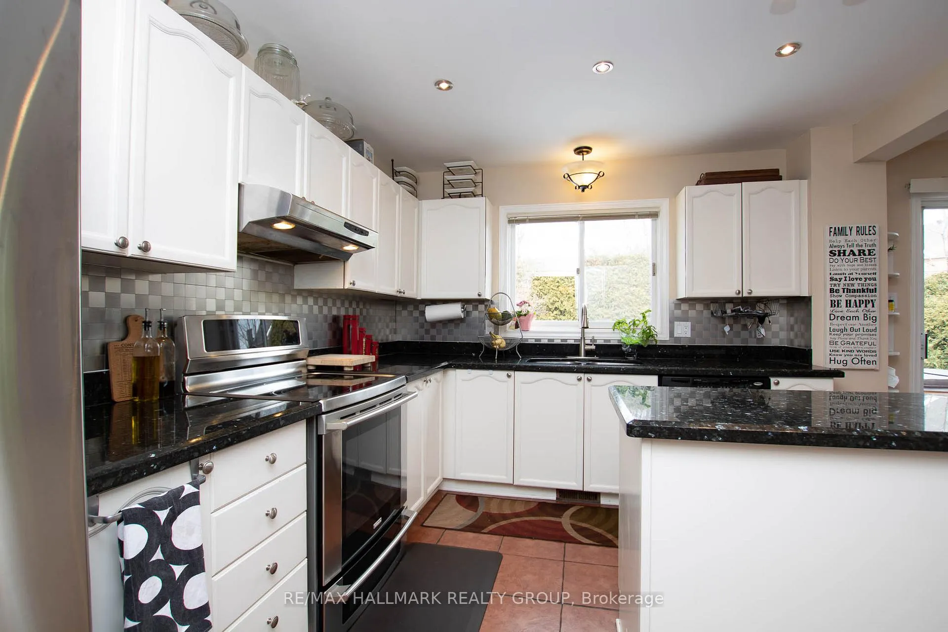 Photo 11 of 25 Claudet Crescent, Ottawa, Hunt Club Park — HOMEH
