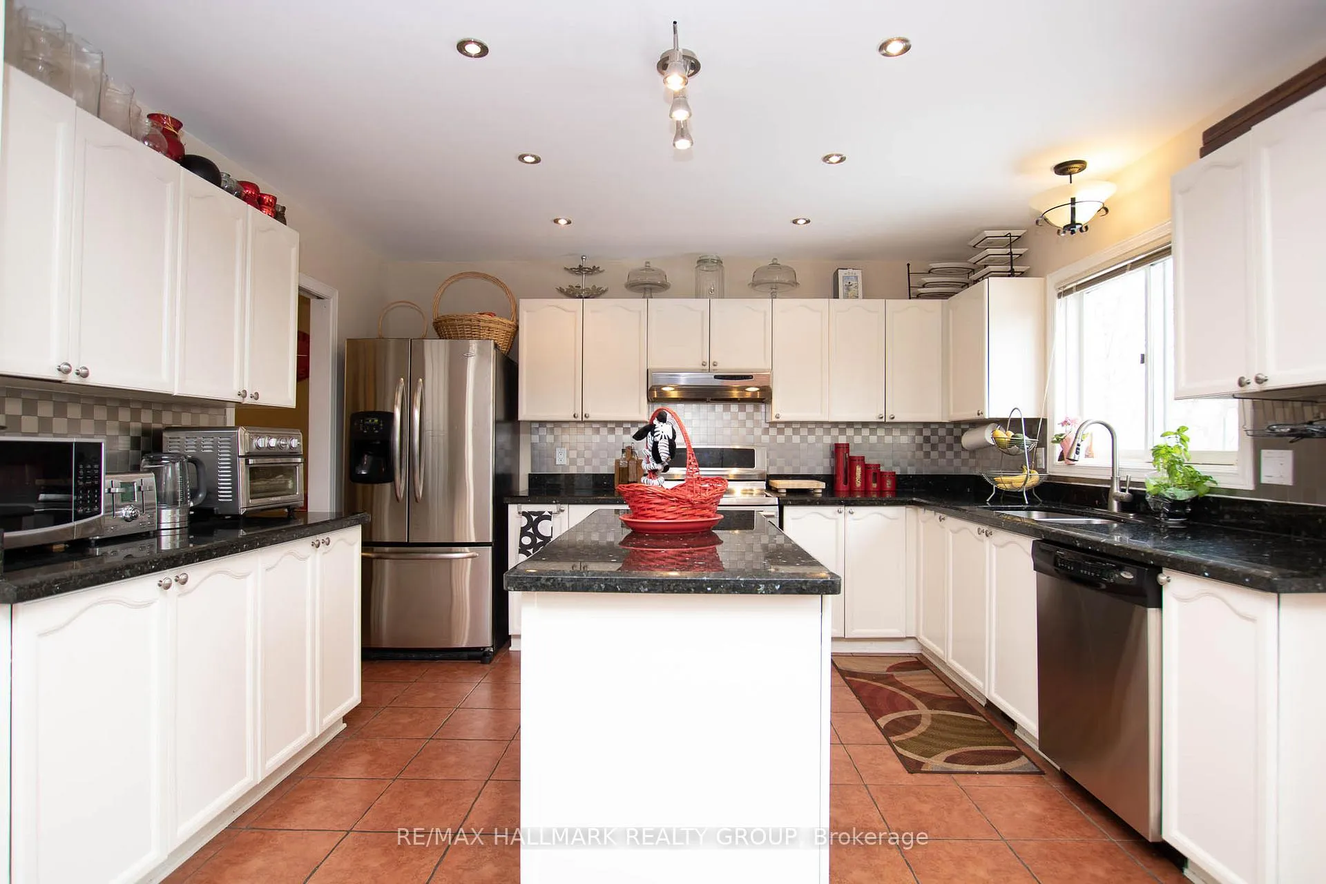 Photo 12 of 25 Claudet Crescent, Ottawa, Hunt Club Park — HOMEH