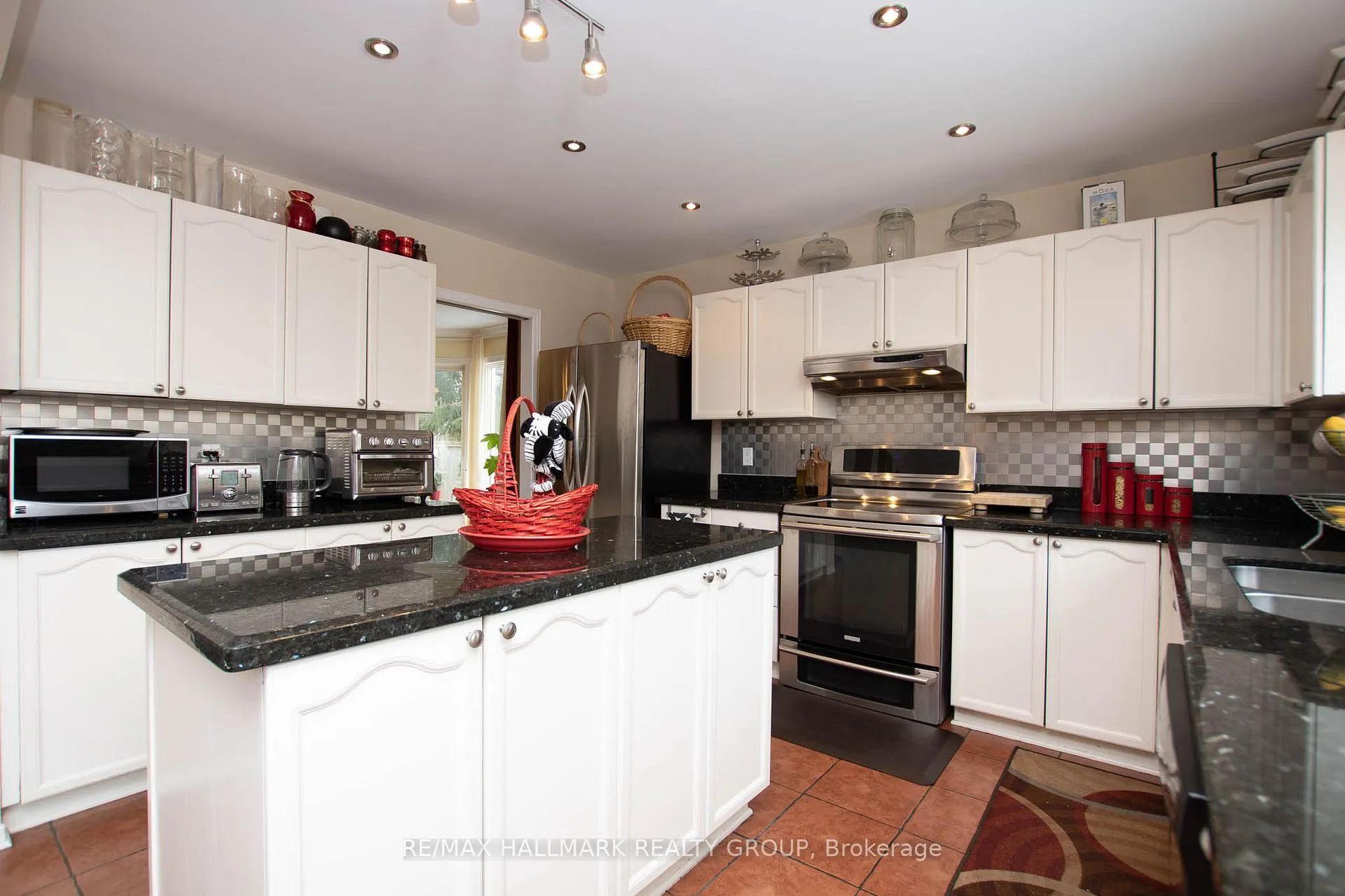 Photo 13 of 25 Claudet Crescent, Ottawa, Hunt Club Park — HOMEH