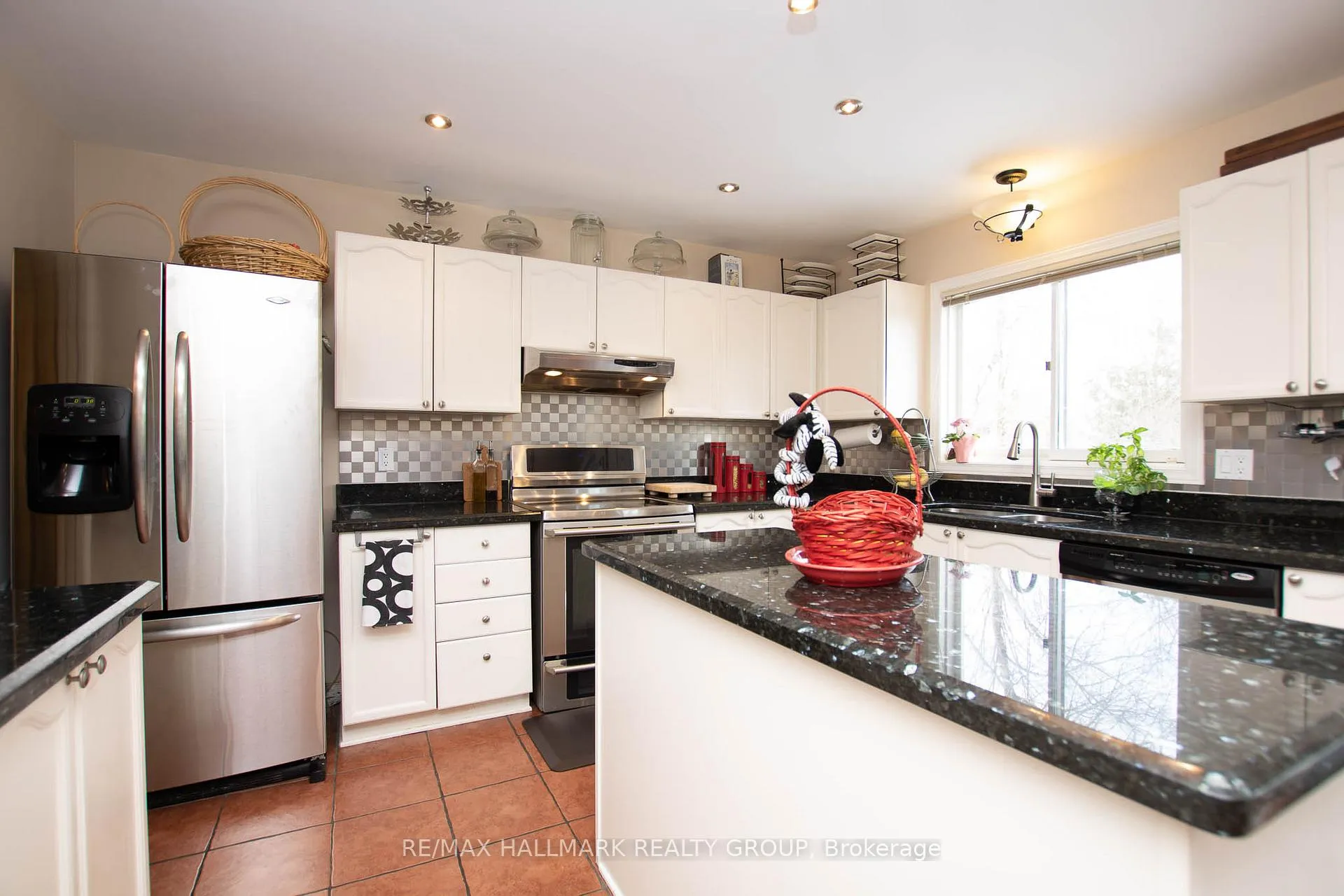 Photo 14 of 25 Claudet Crescent, Ottawa, Hunt Club Park — HOMEH