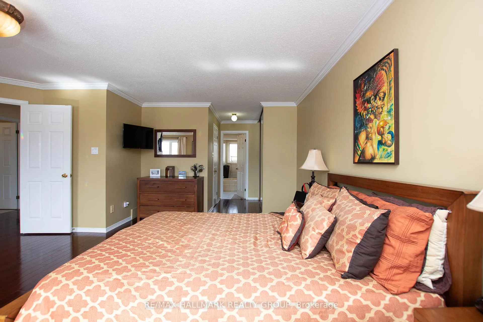 Photo 23 of 25 Claudet Crescent, Ottawa, Hunt Club Park — HOMEH