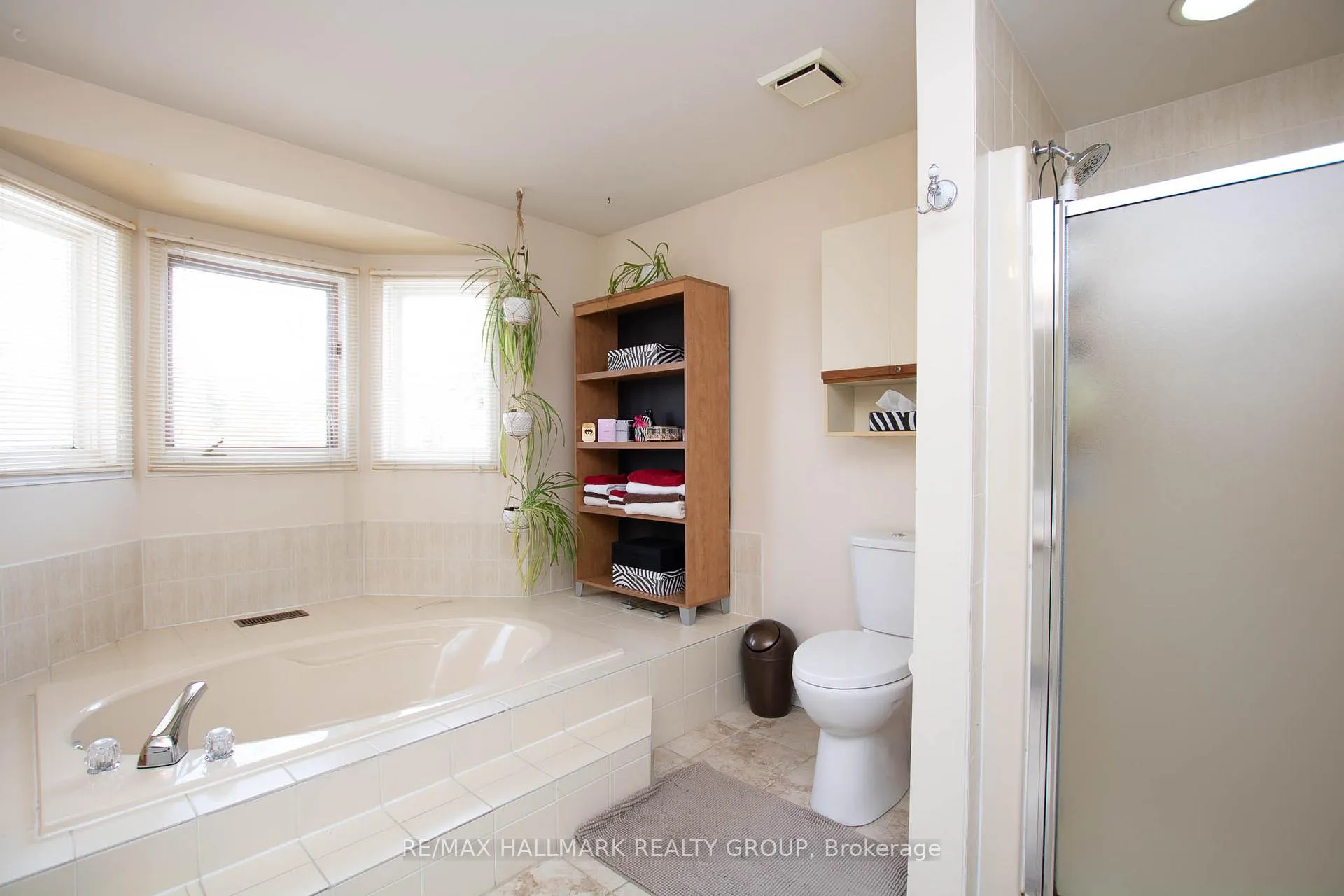 Photo 26 of 25 Claudet Crescent, Ottawa, Hunt Club Park — HOMEH