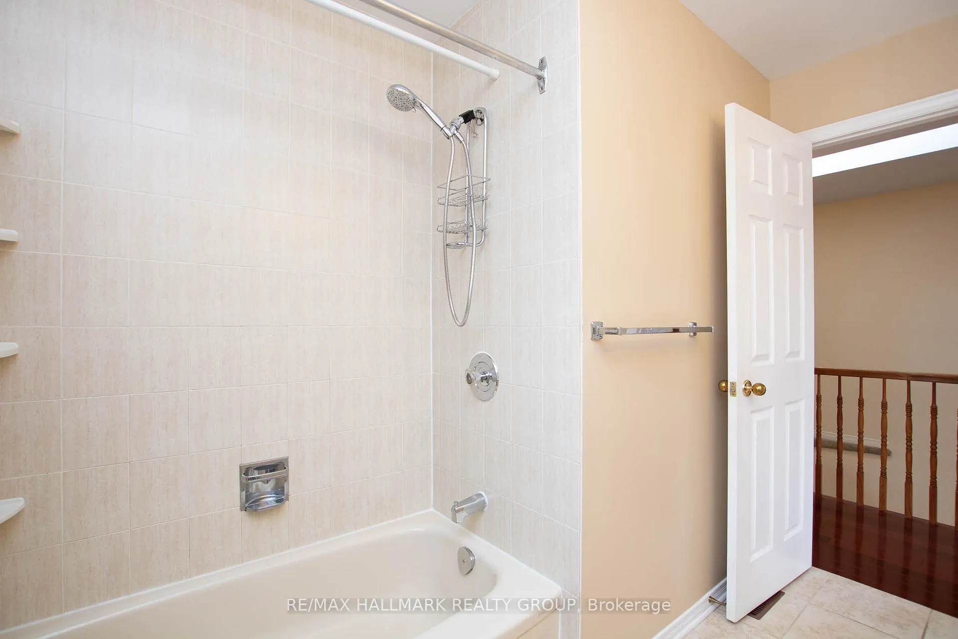 Photo 30 of 25 Claudet Crescent, Ottawa, Hunt Club Park — HOMEH