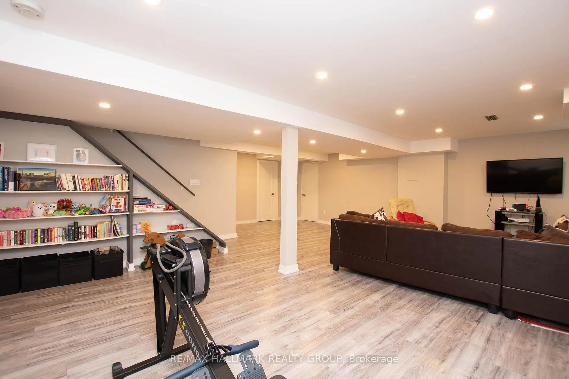 Photo 36 of 25 Claudet Crescent, Ottawa, Hunt Club Park — HOMEH