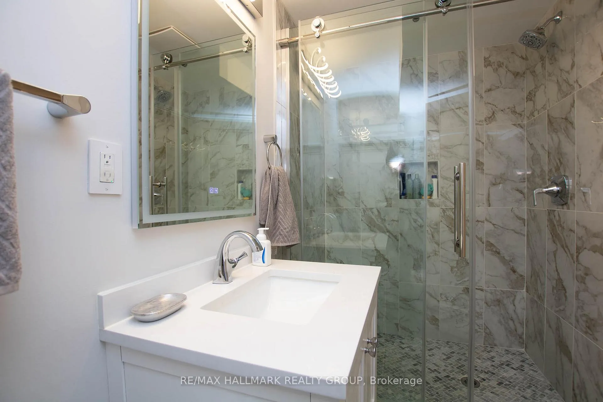Photo 43 of 25 Claudet Crescent, Ottawa, Hunt Club Park — HOMEH