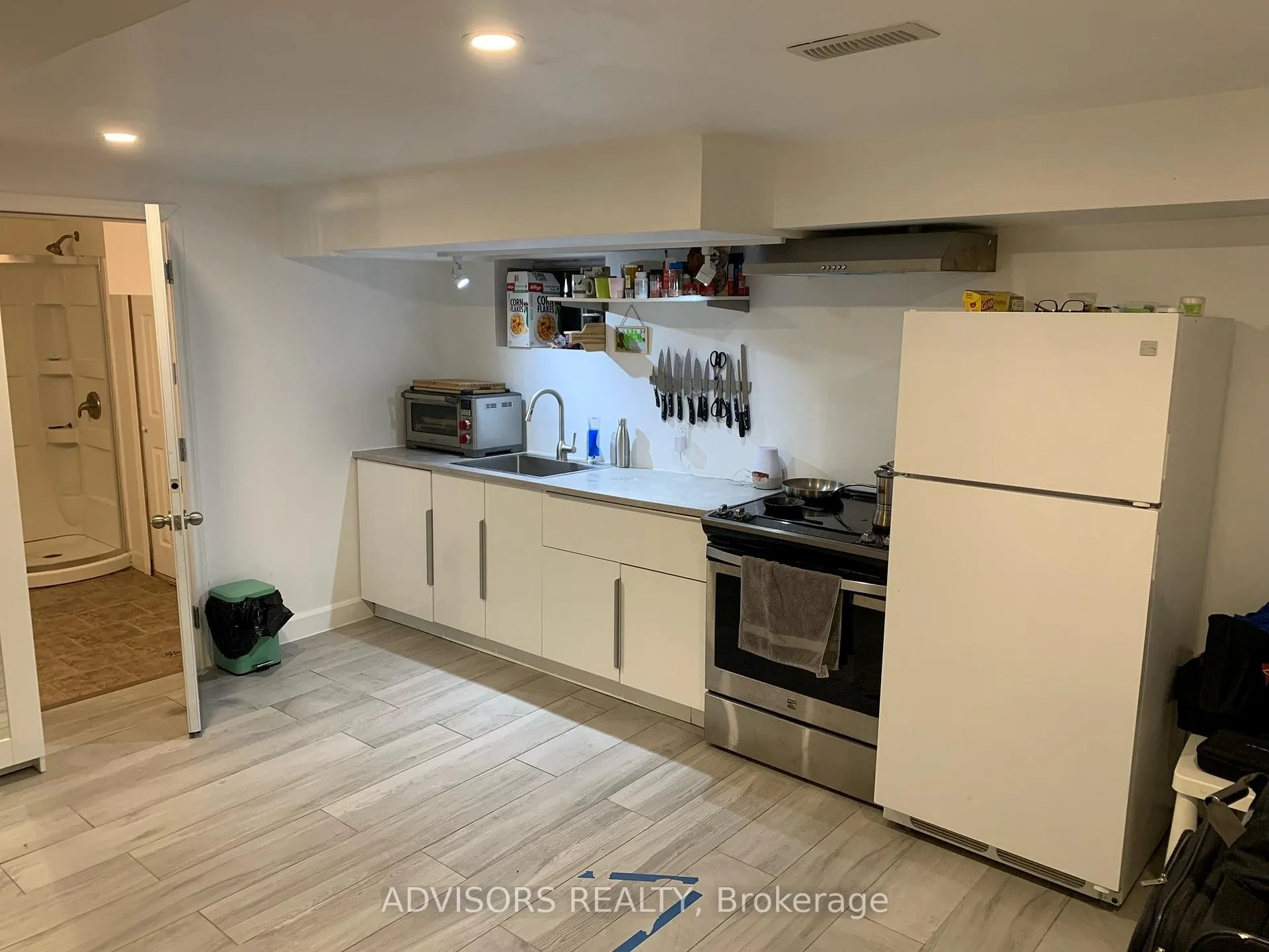 Photo 5 of 48 Briar Road, Barrie, Allandale Heights — HOMEH