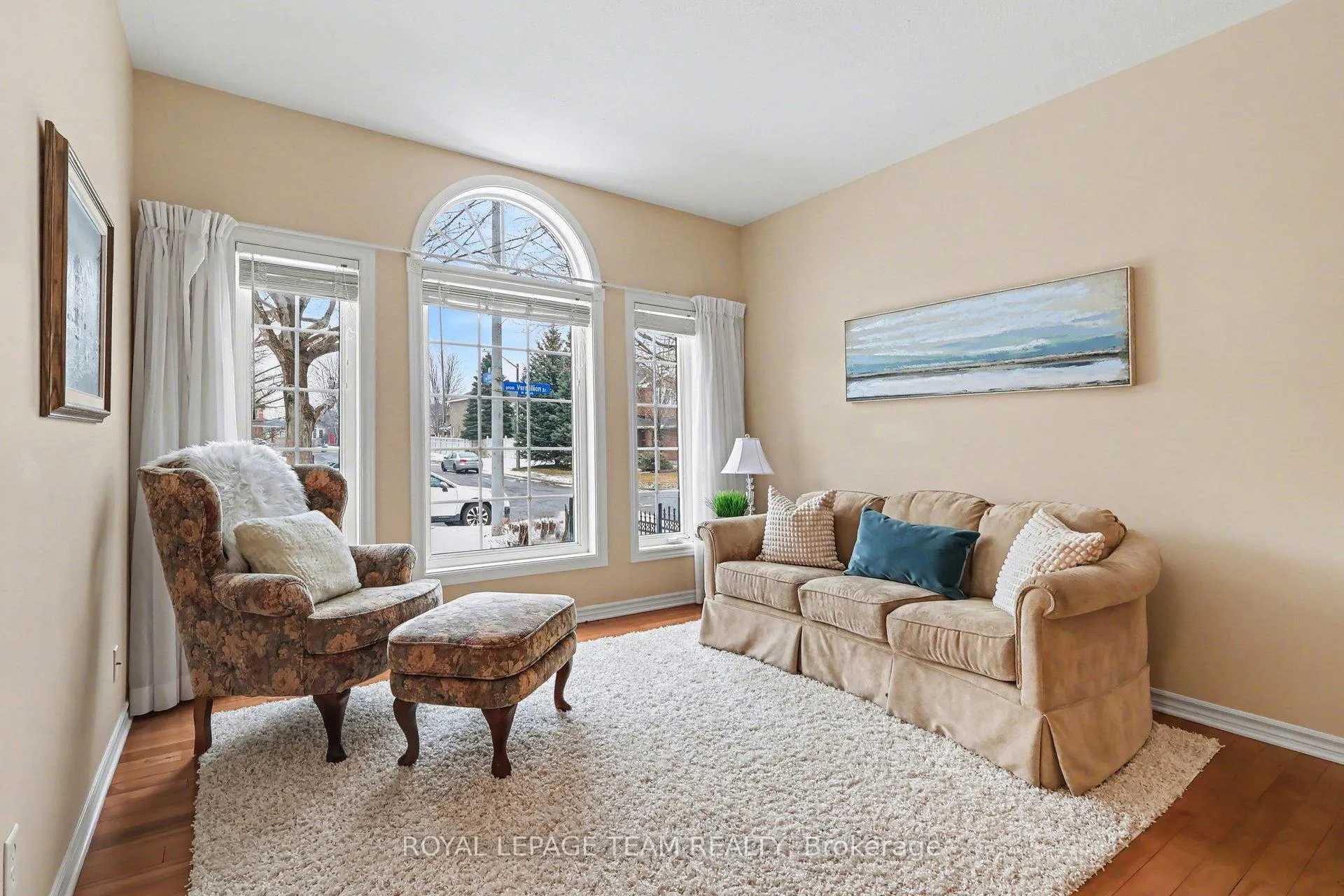 Photo 5 of 751 Vermillion Drive, Ottawa, Riverside South/Gloucester Glen — HOMEH