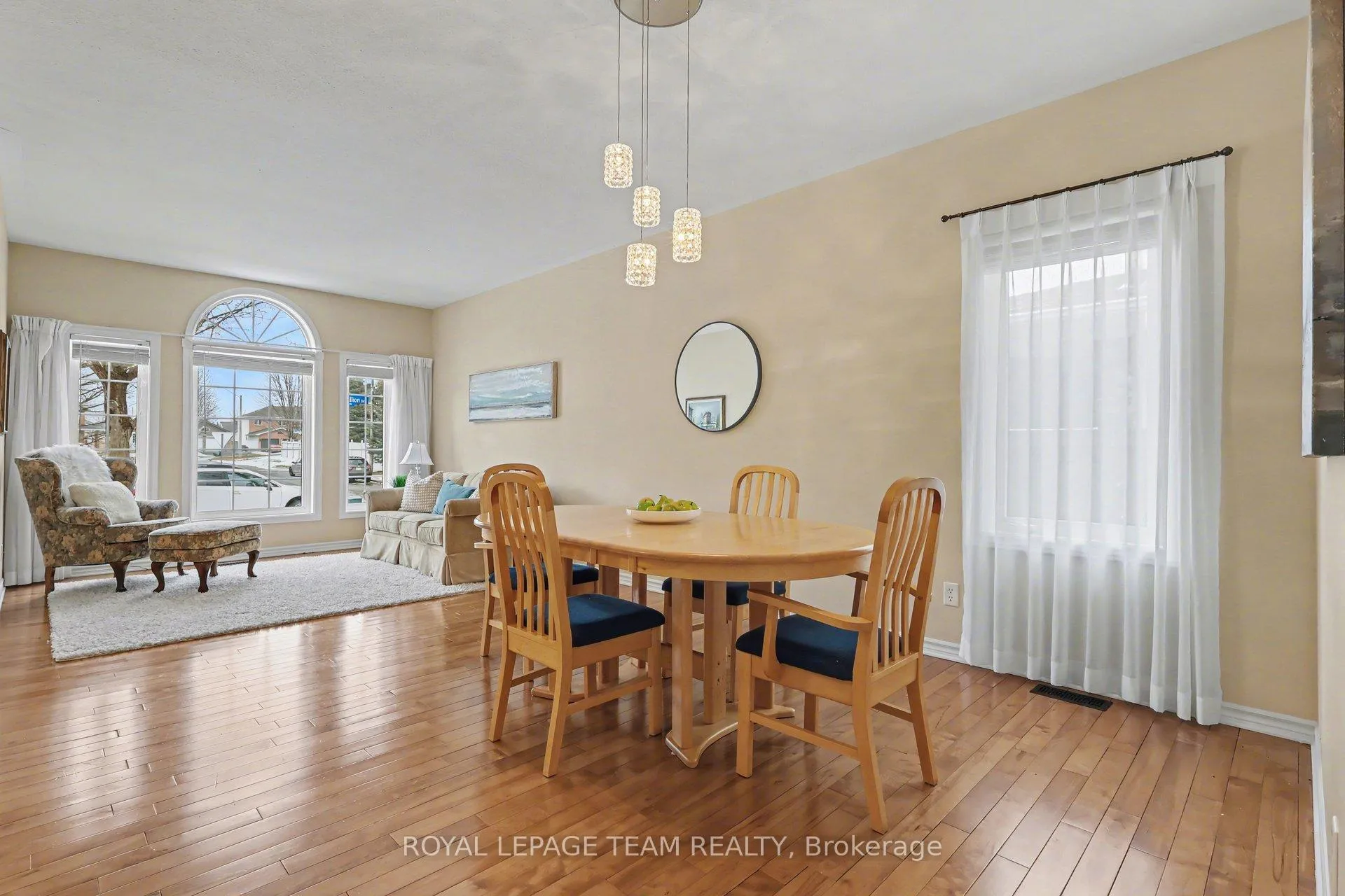Photo 10 of 751 Vermillion Drive, Ottawa, Riverside South/Gloucester Glen — HOMEH