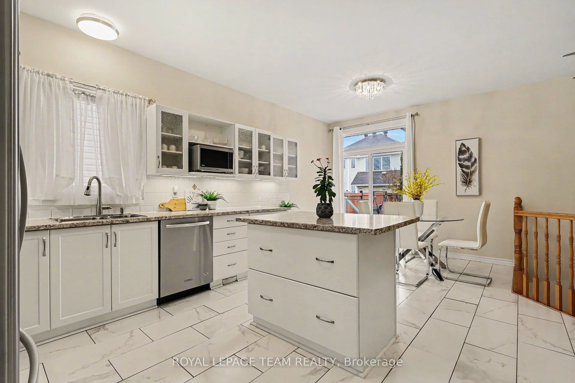 Photo 11 of 751 Vermillion Drive, Ottawa, Riverside South/Gloucester Glen — HOMEH