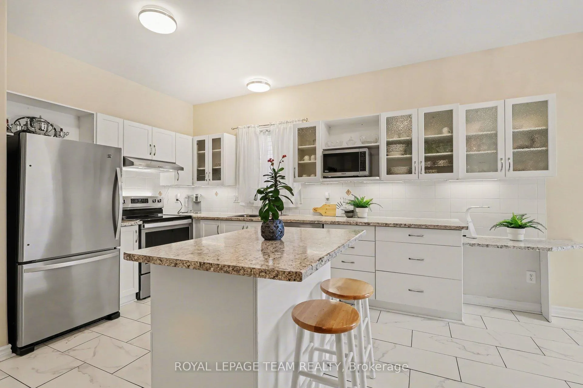 Photo 12 of 751 Vermillion Drive, Ottawa, Riverside South/Gloucester Glen — HOMEH