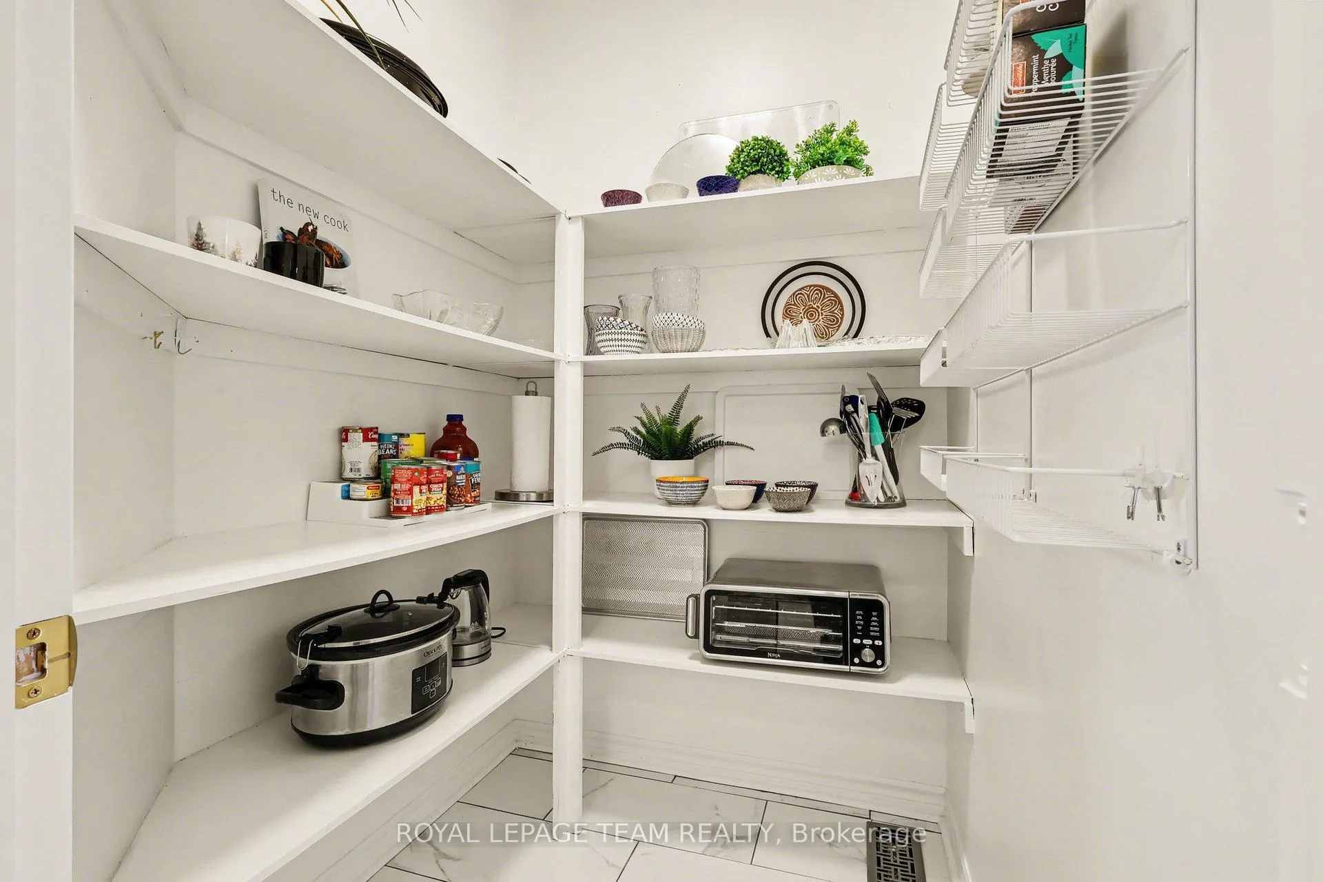 Photo 17 of 751 Vermillion Drive, Ottawa, Riverside South/Gloucester Glen — HOMEH