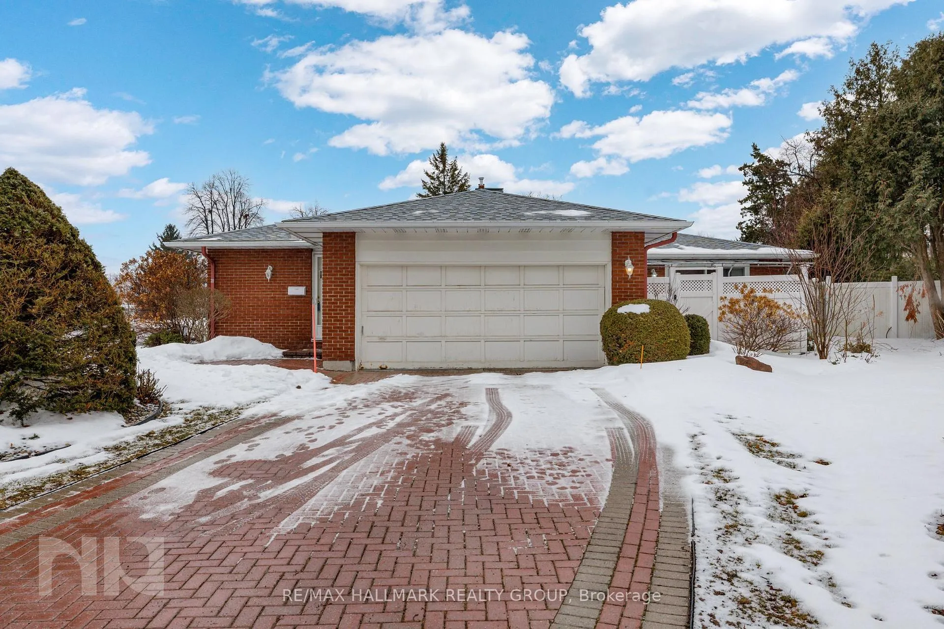 Photo 3 of 2014 Delmar Drive, Ottawa, Playfair Park — HOMEH