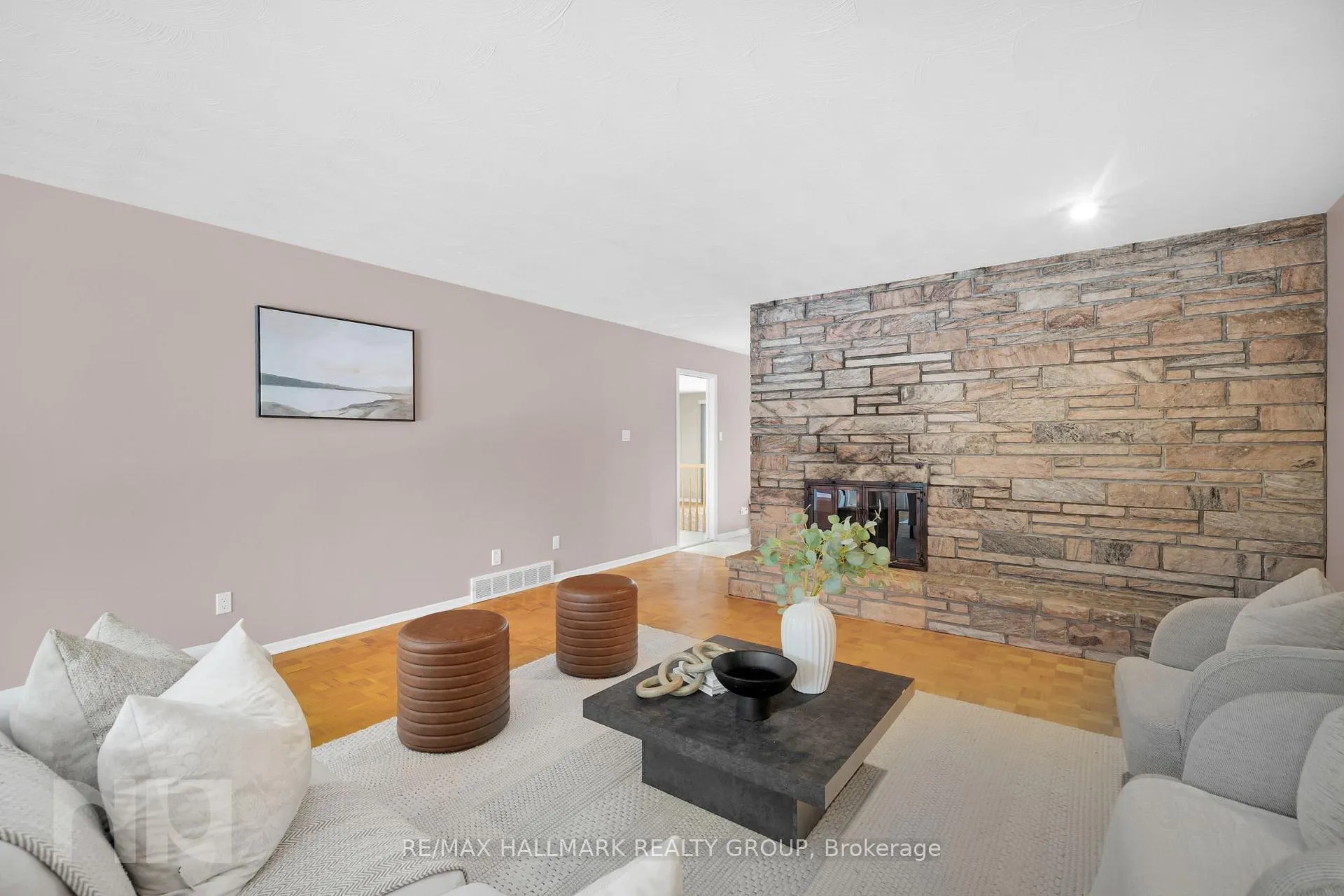 Photo 13 of 2014 Delmar Drive, Ottawa, Playfair Park — HOMEH