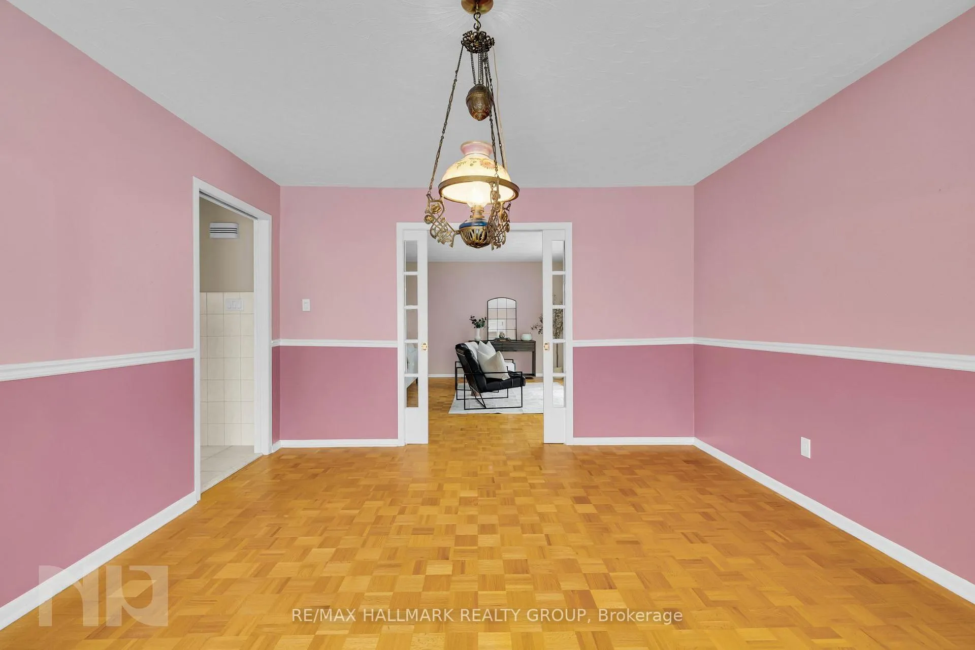 Photo 16 of 2014 Delmar Drive, Ottawa, Playfair Park — HOMEH