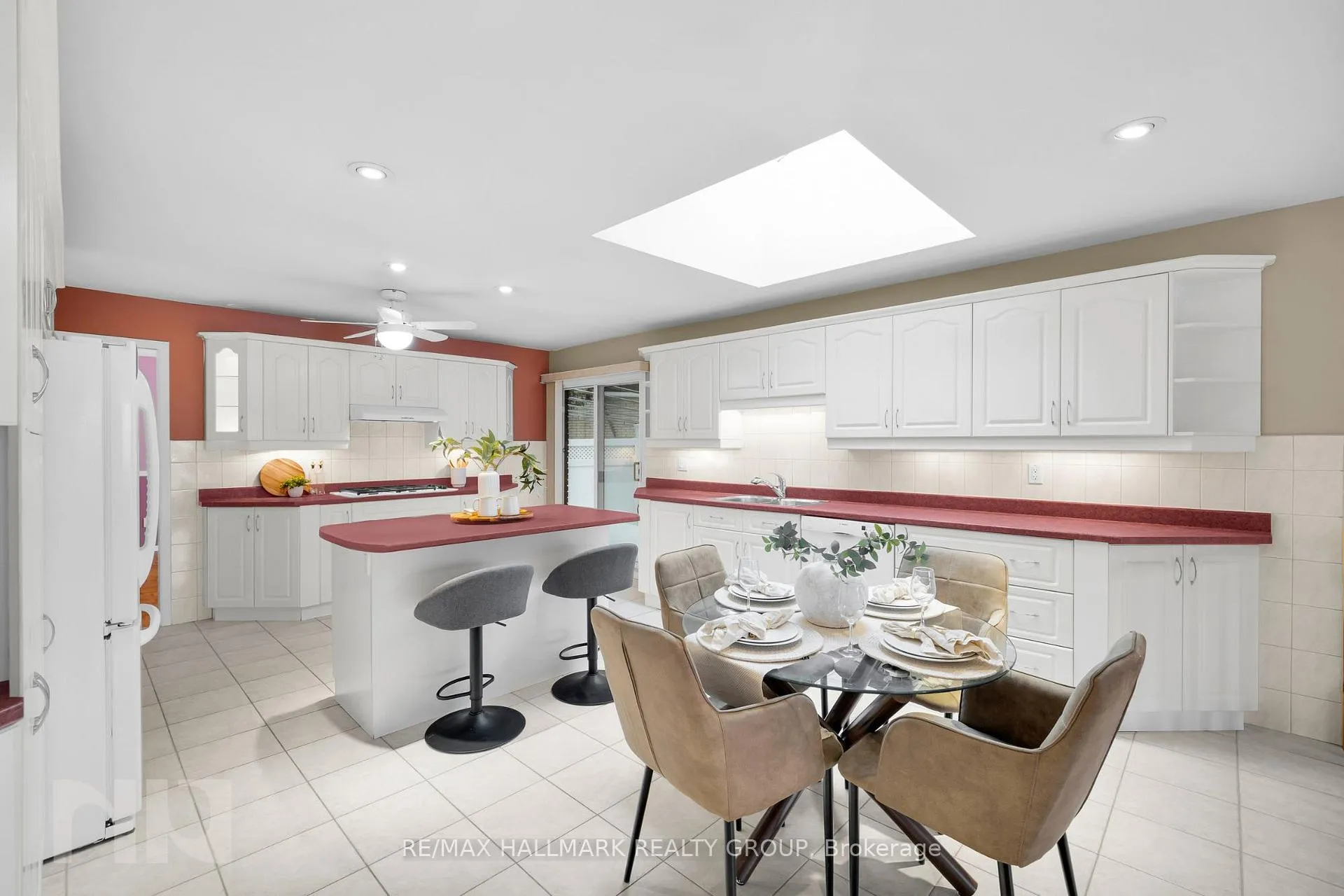 Photo 18 of 2014 Delmar Drive, Ottawa, Playfair Park — HOMEH