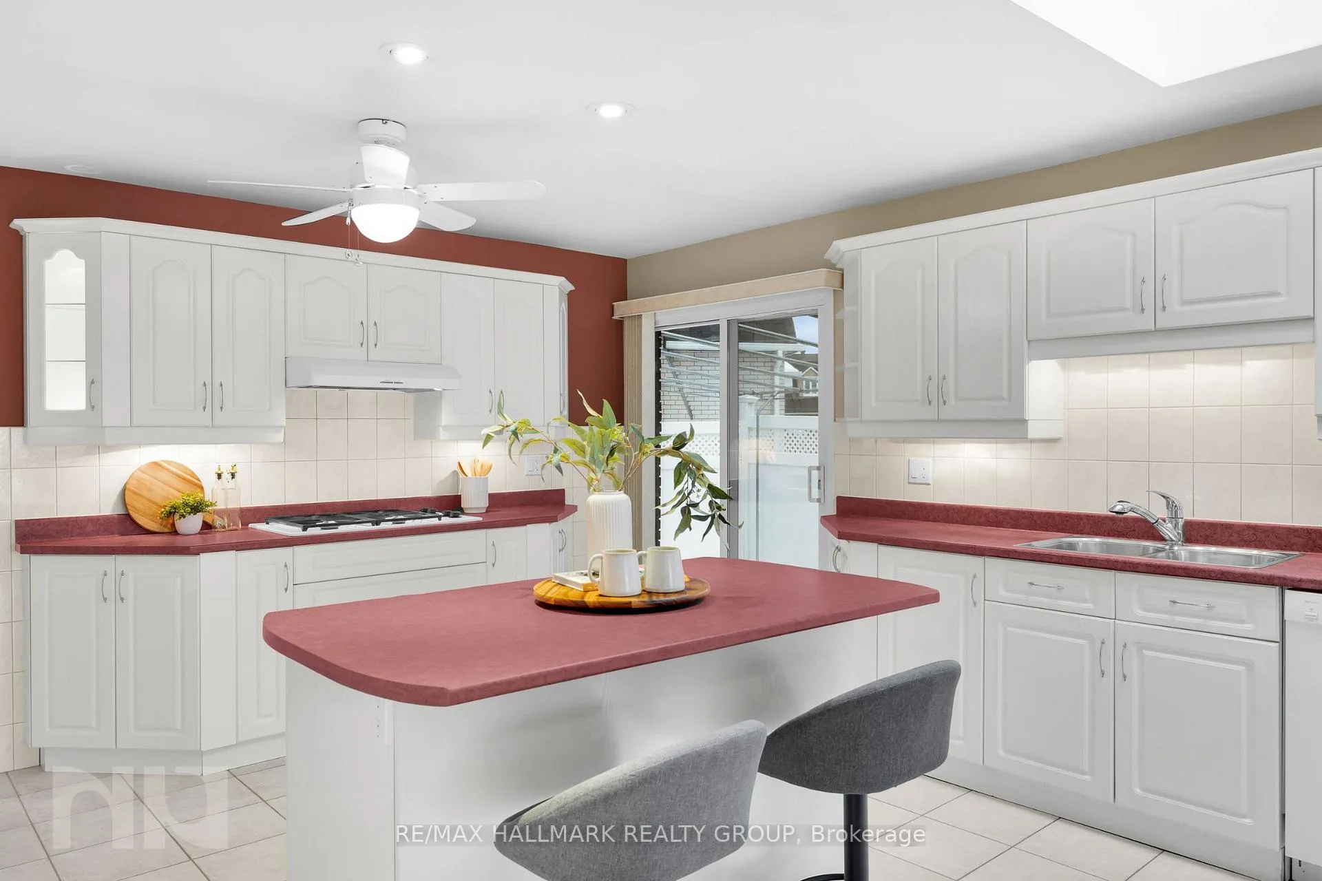 Photo 19 of 2014 Delmar Drive, Ottawa, Playfair Park — HOMEH