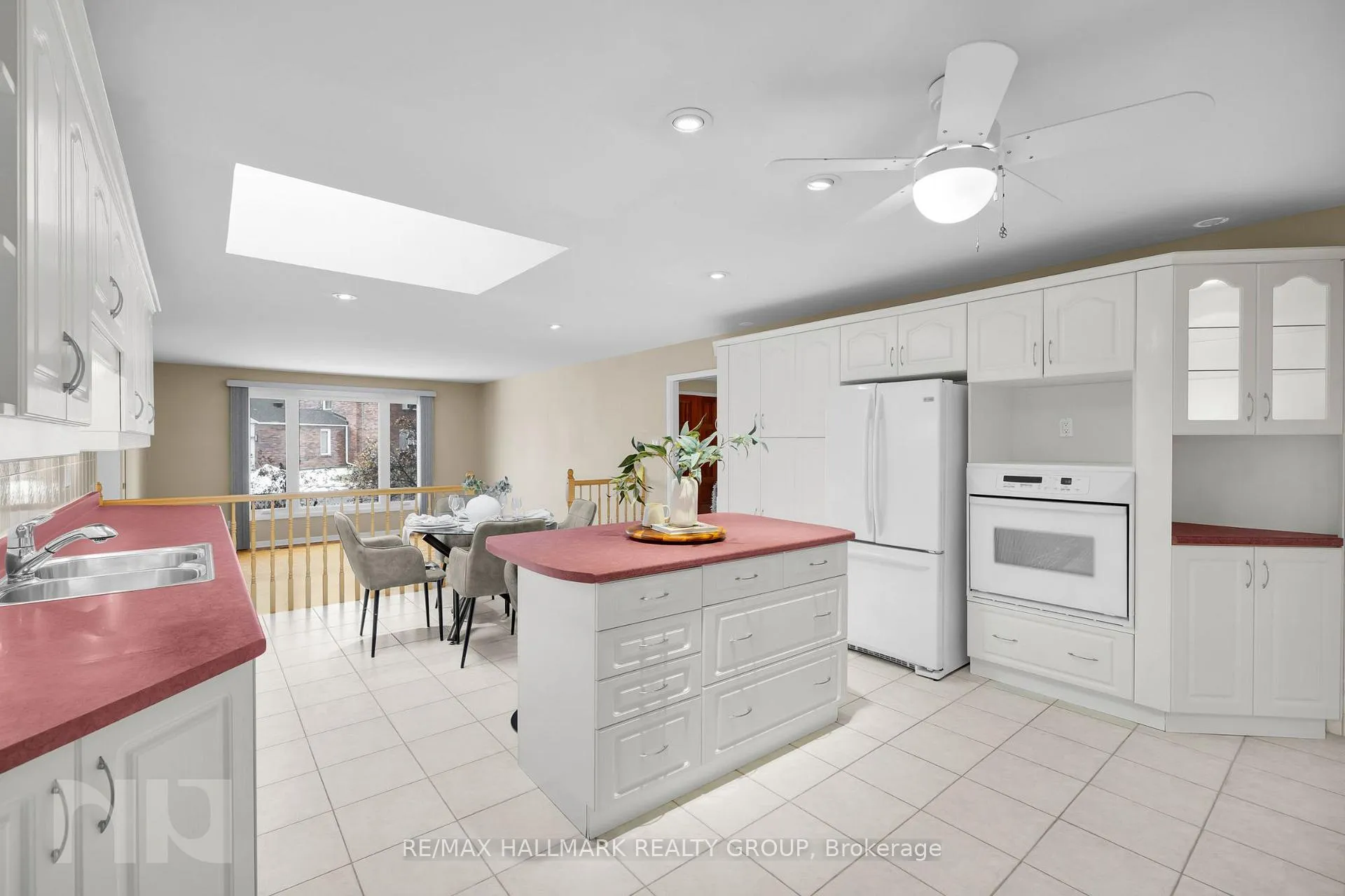 Photo 21 of 2014 Delmar Drive, Ottawa, Playfair Park — HOMEH