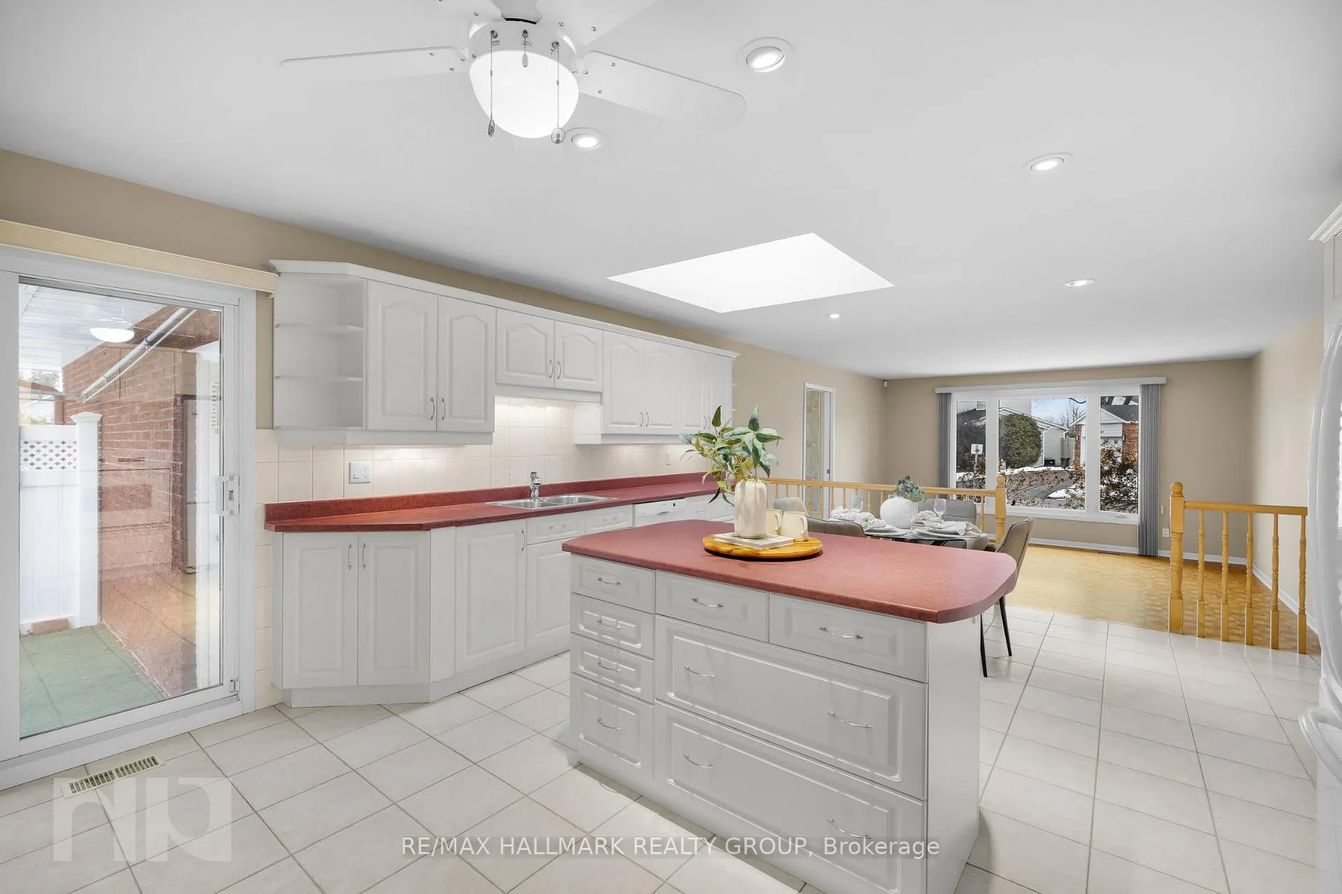 Photo 22 of 2014 Delmar Drive, Ottawa, Playfair Park — HOMEH