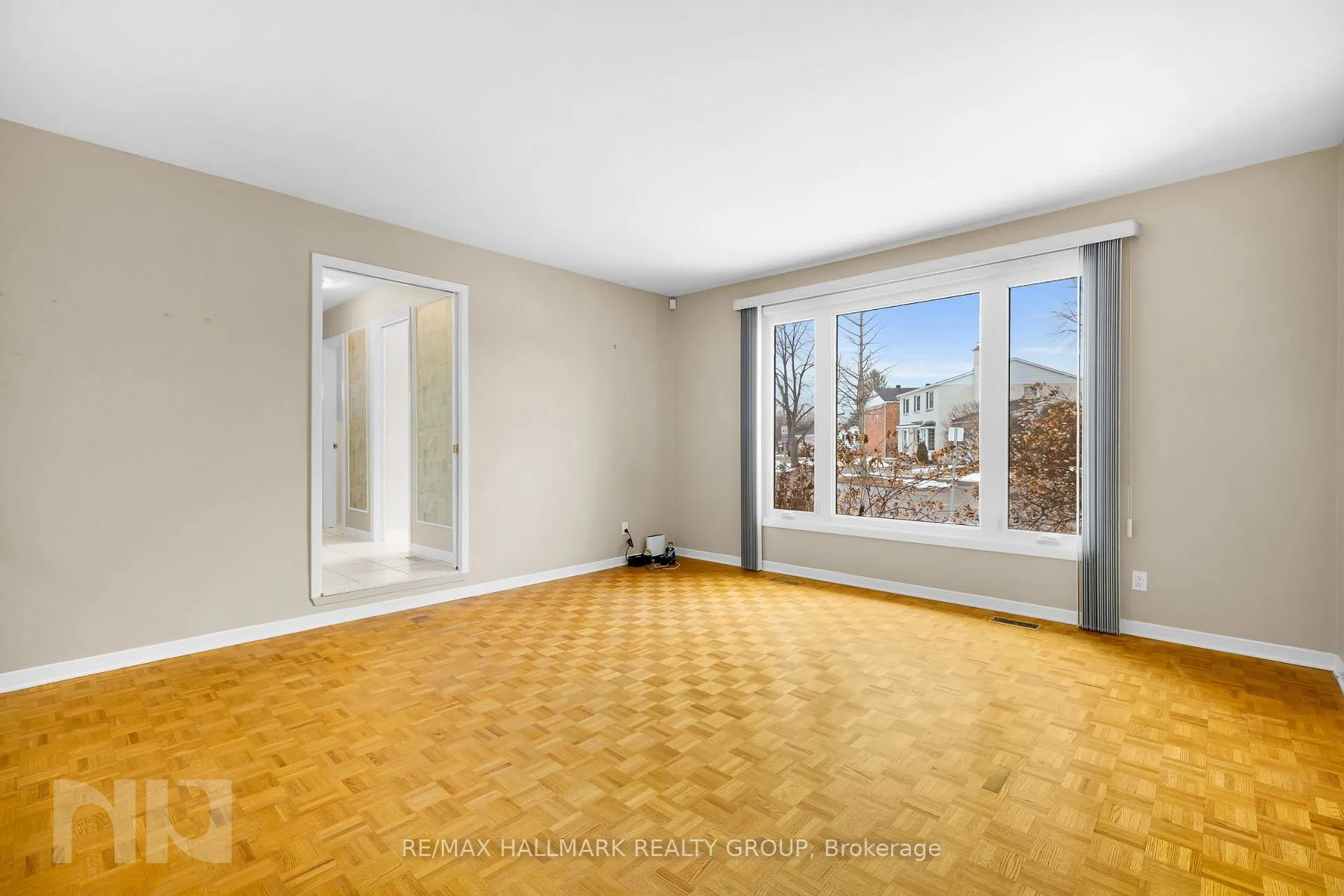 Photo 26 of 2014 Delmar Drive, Ottawa, Playfair Park — HOMEH