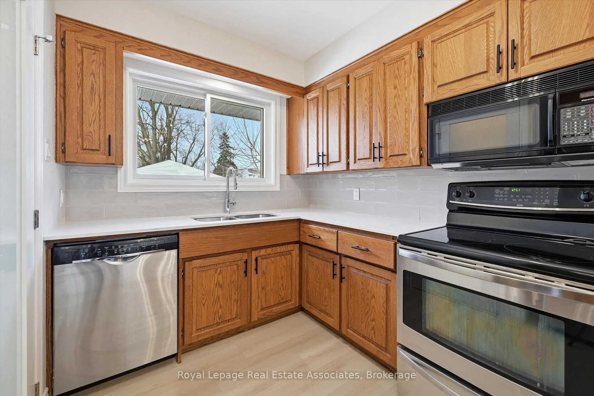 Photo 25 of 26 Geneva Drive, Hamilton, Buchanan — HOMEH