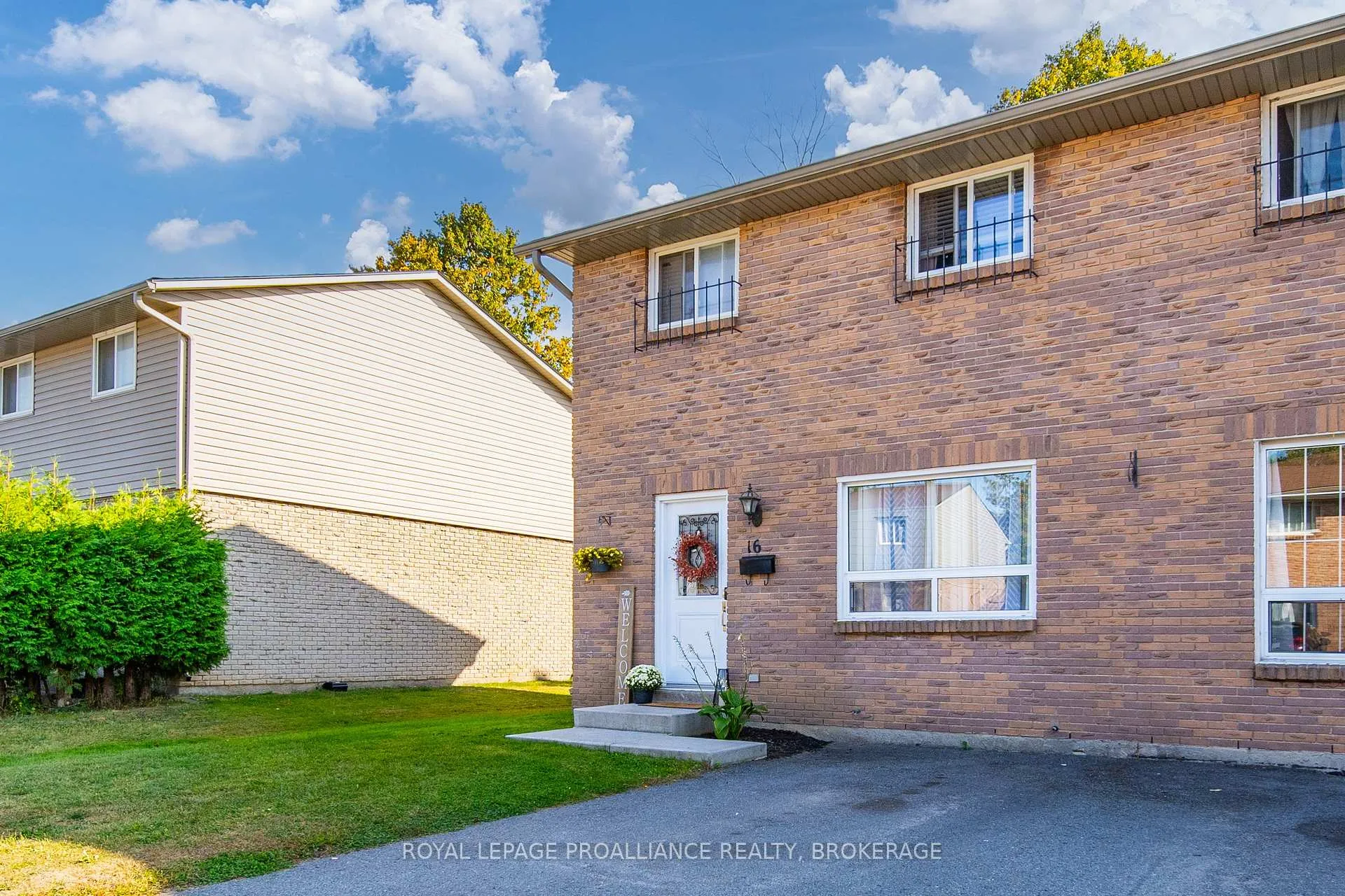 Photo 4 of 16 Rosemund Crescent, Kingston, West of Sir John A. Blvd — HOMEH