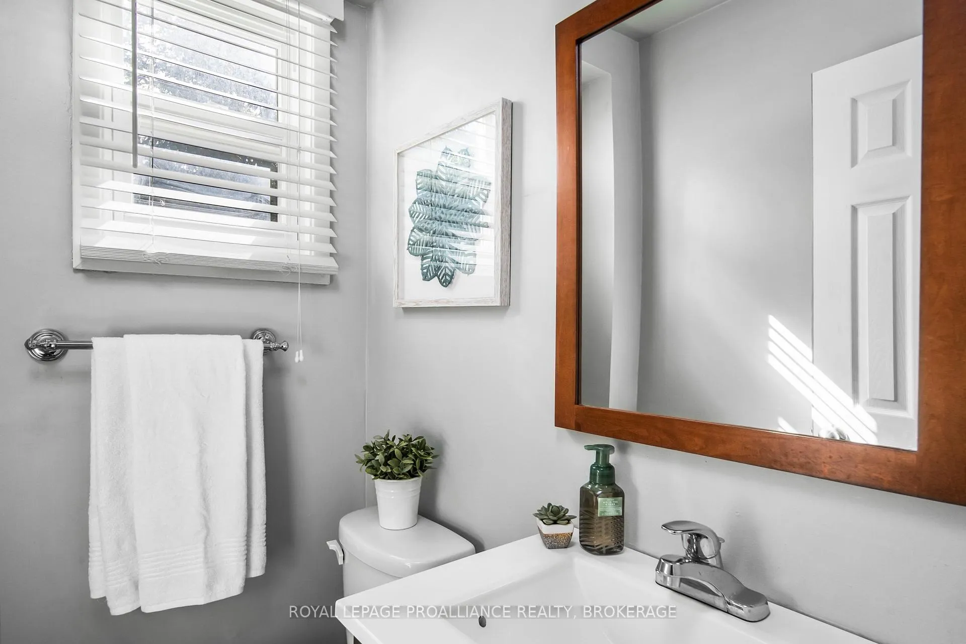 Photo 16 of 16 Rosemund Crescent, Kingston, West of Sir John A. Blvd — HOMEH